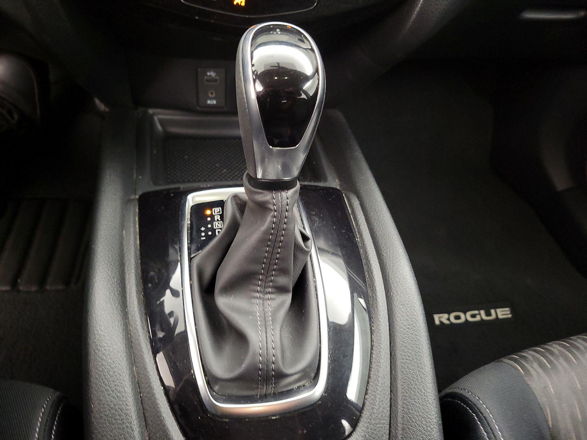 Thumbnail: 2017 Nissan Rogue - 17