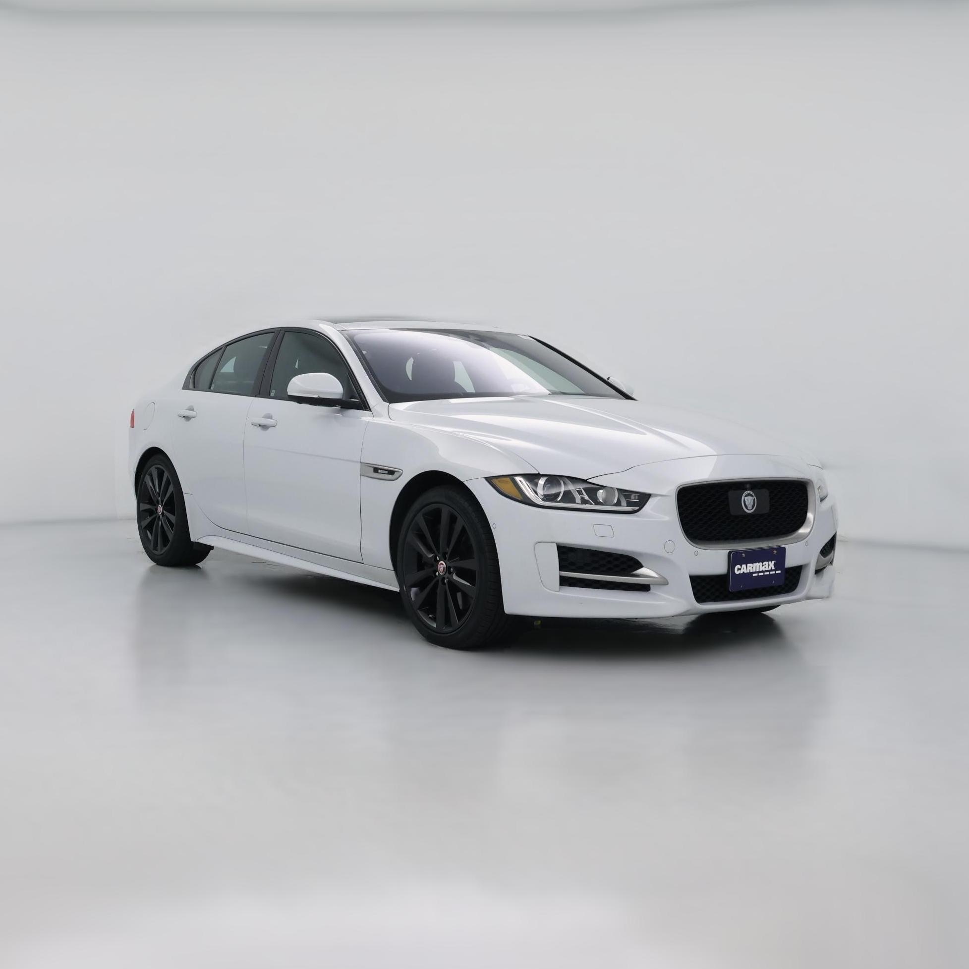 Thumbnail: 2017 Jaguar XE - 1