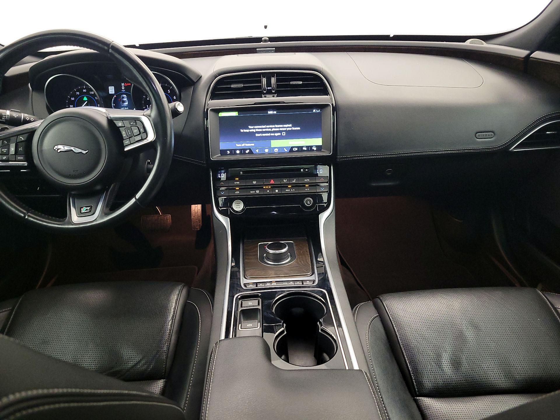 Thumbnail: 2017 Jaguar XE - 9