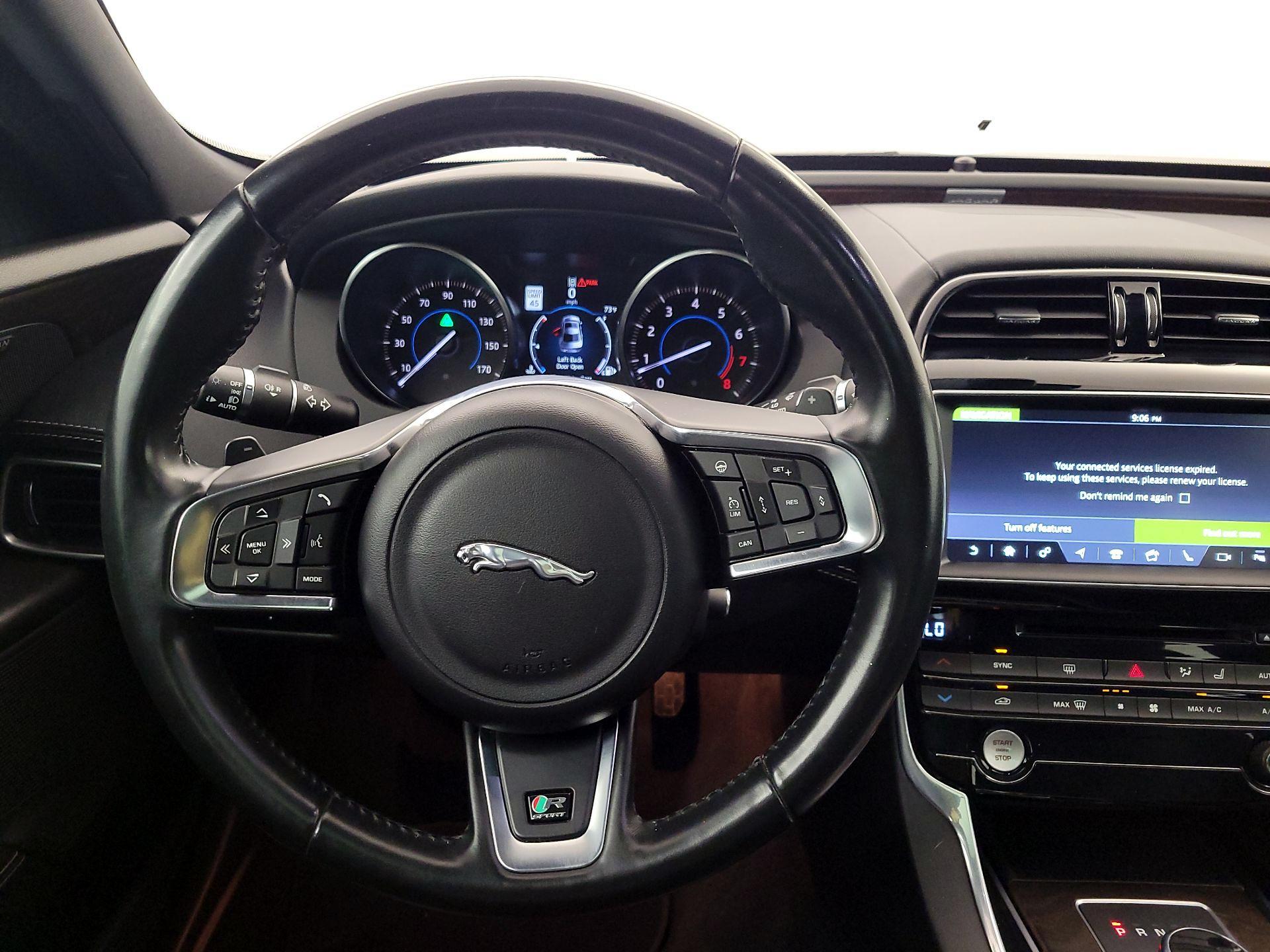 Thumbnail: 2017 Jaguar XE - 10
