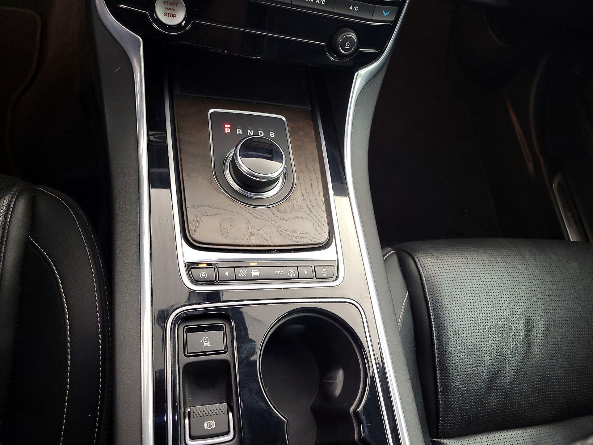 Thumbnail: 2017 Jaguar XE - 17