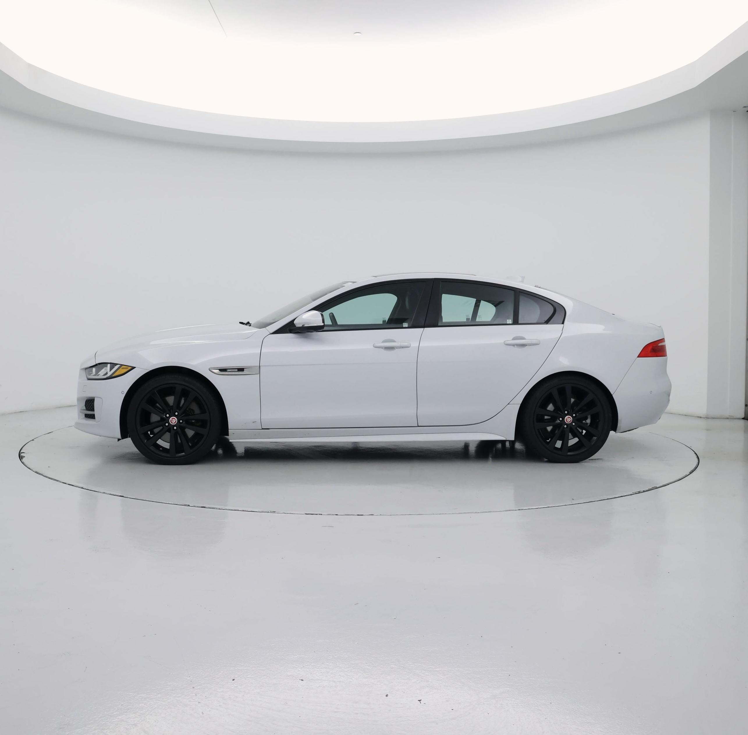 Thumbnail: 2017 Jaguar XE - 3