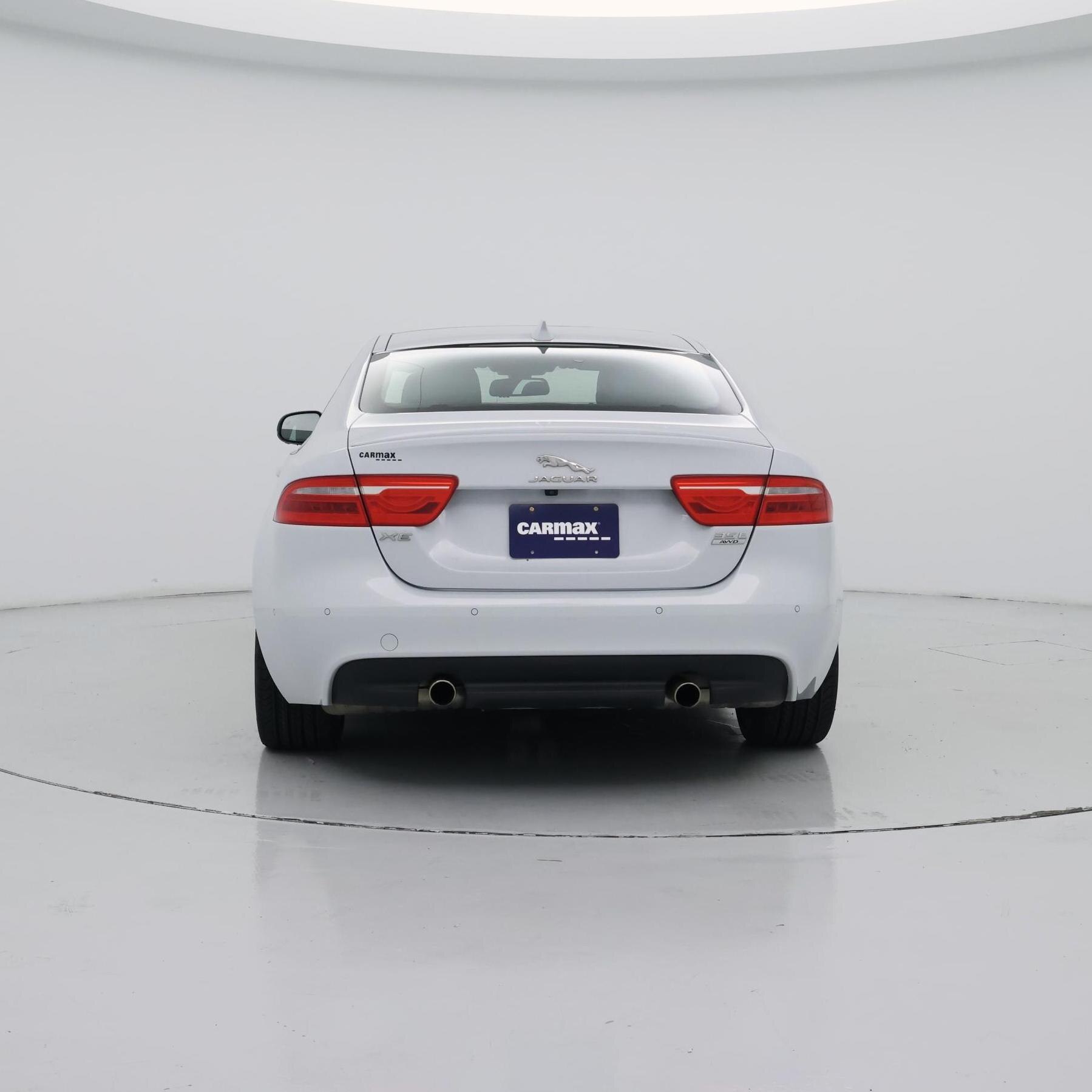 Thumbnail: 2017 Jaguar XE - 6