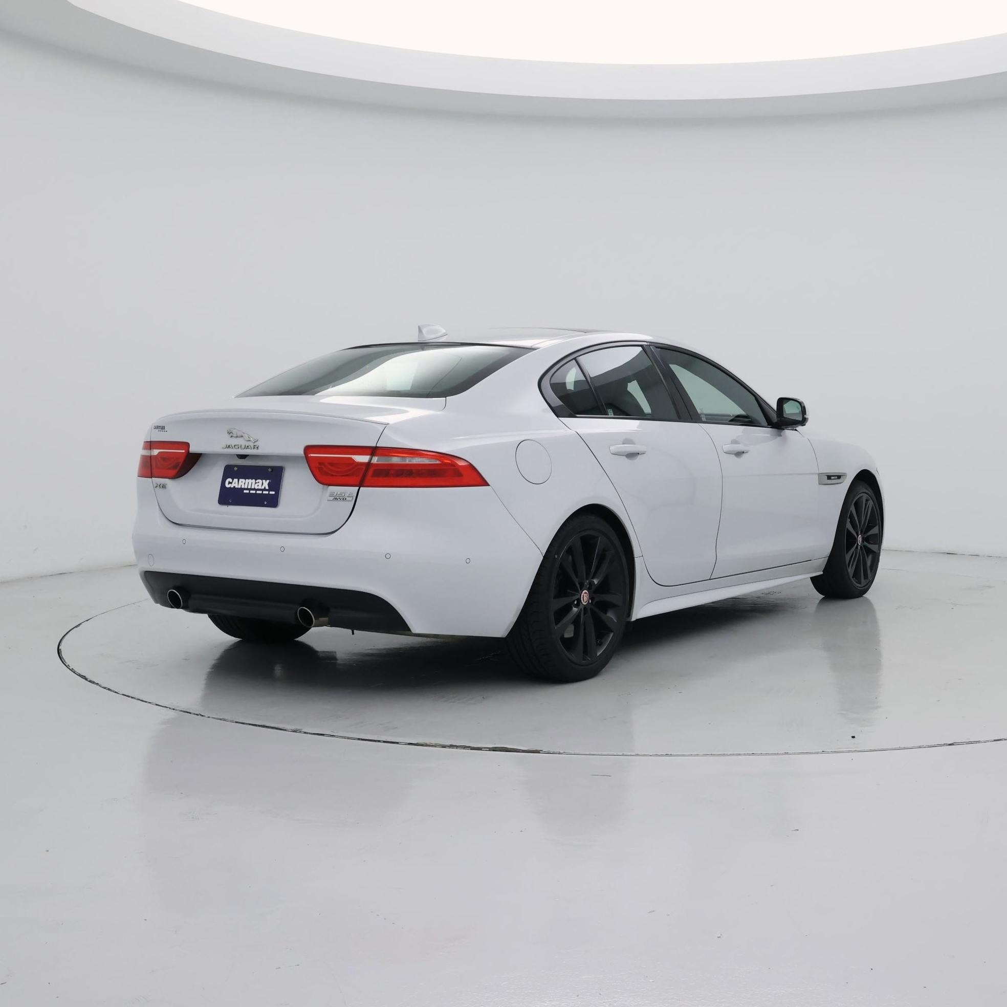 Thumbnail: 2017 Jaguar XE - 8