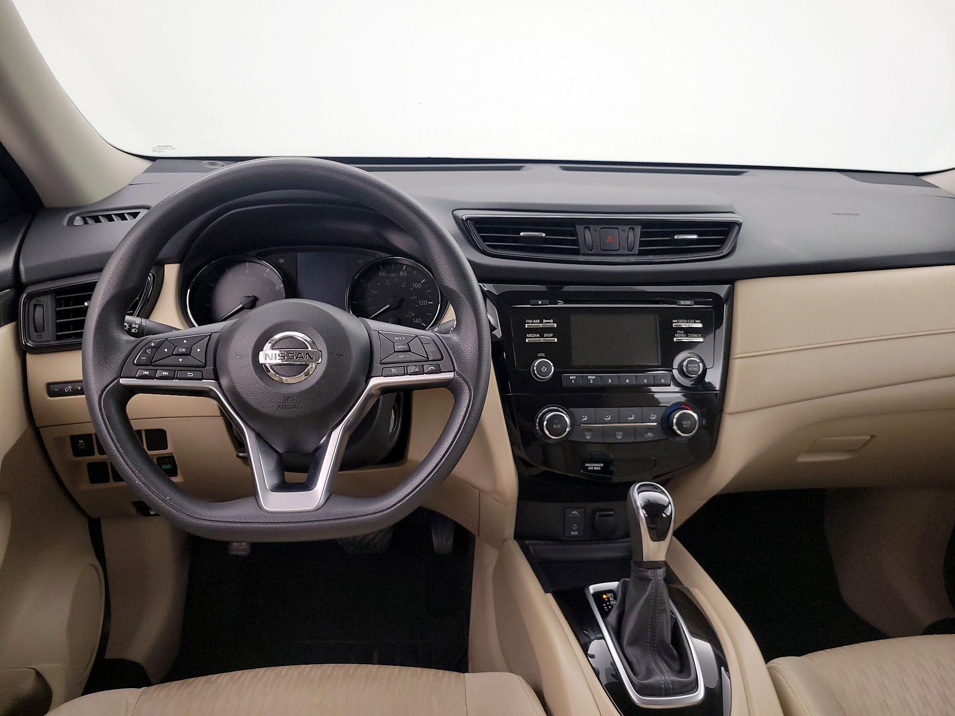Thumbnail: 2017 Nissan Rogue - 10