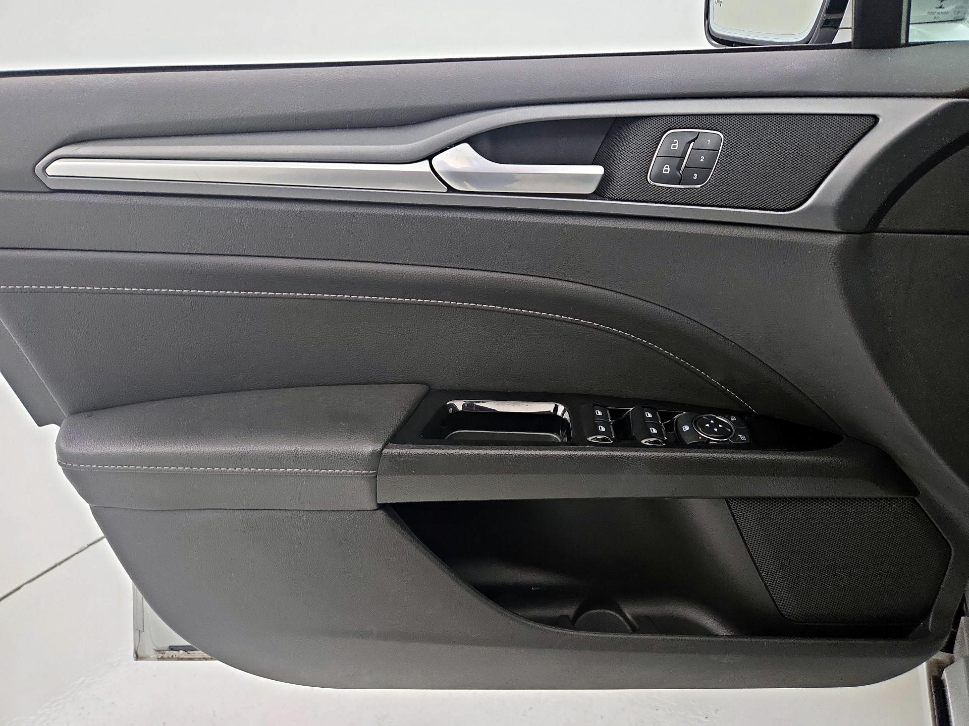 Thumbnail: 2015 Ford Fusion - 12