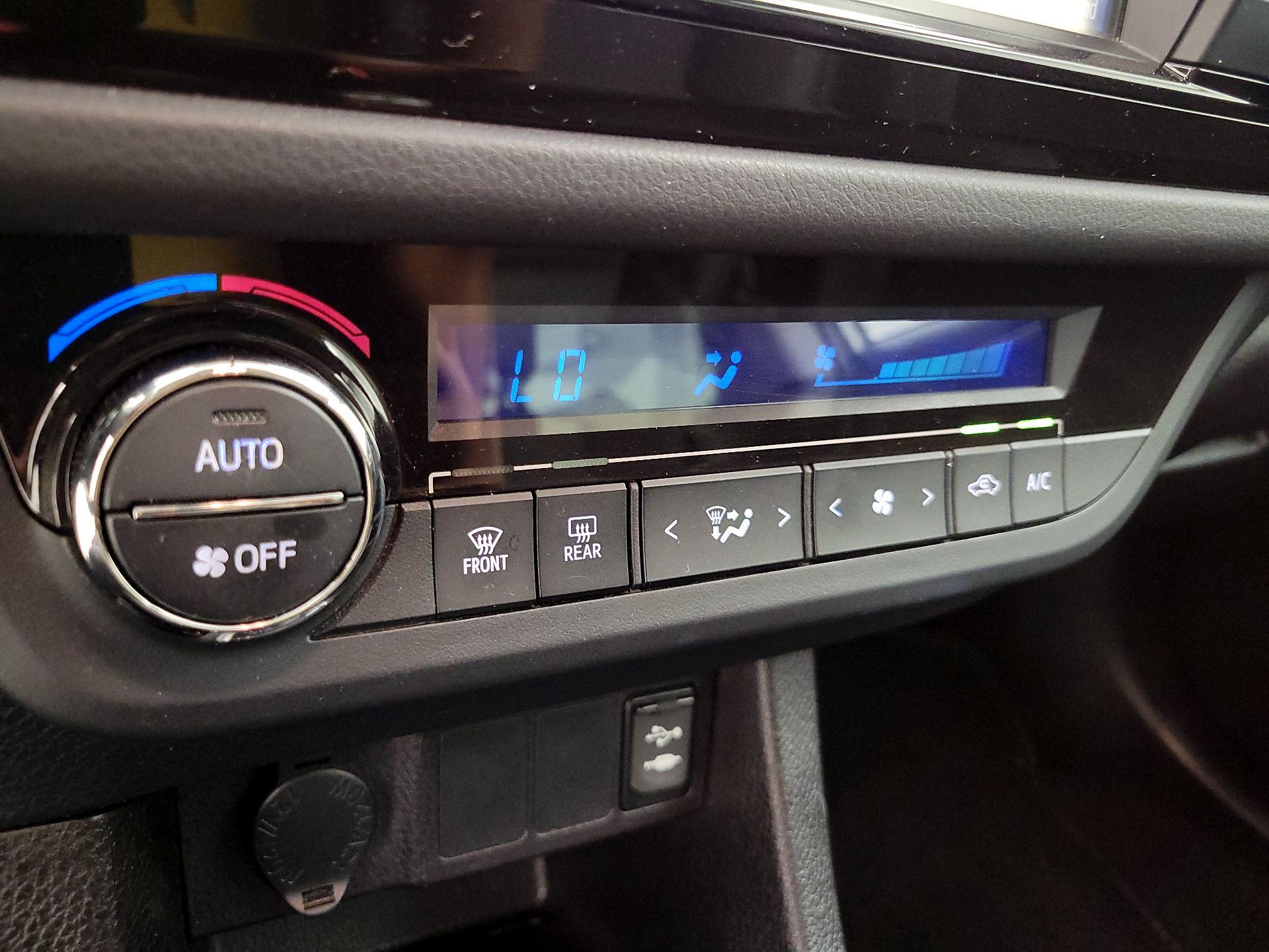 Thumbnail: 2016 Toyota Corolla - 16