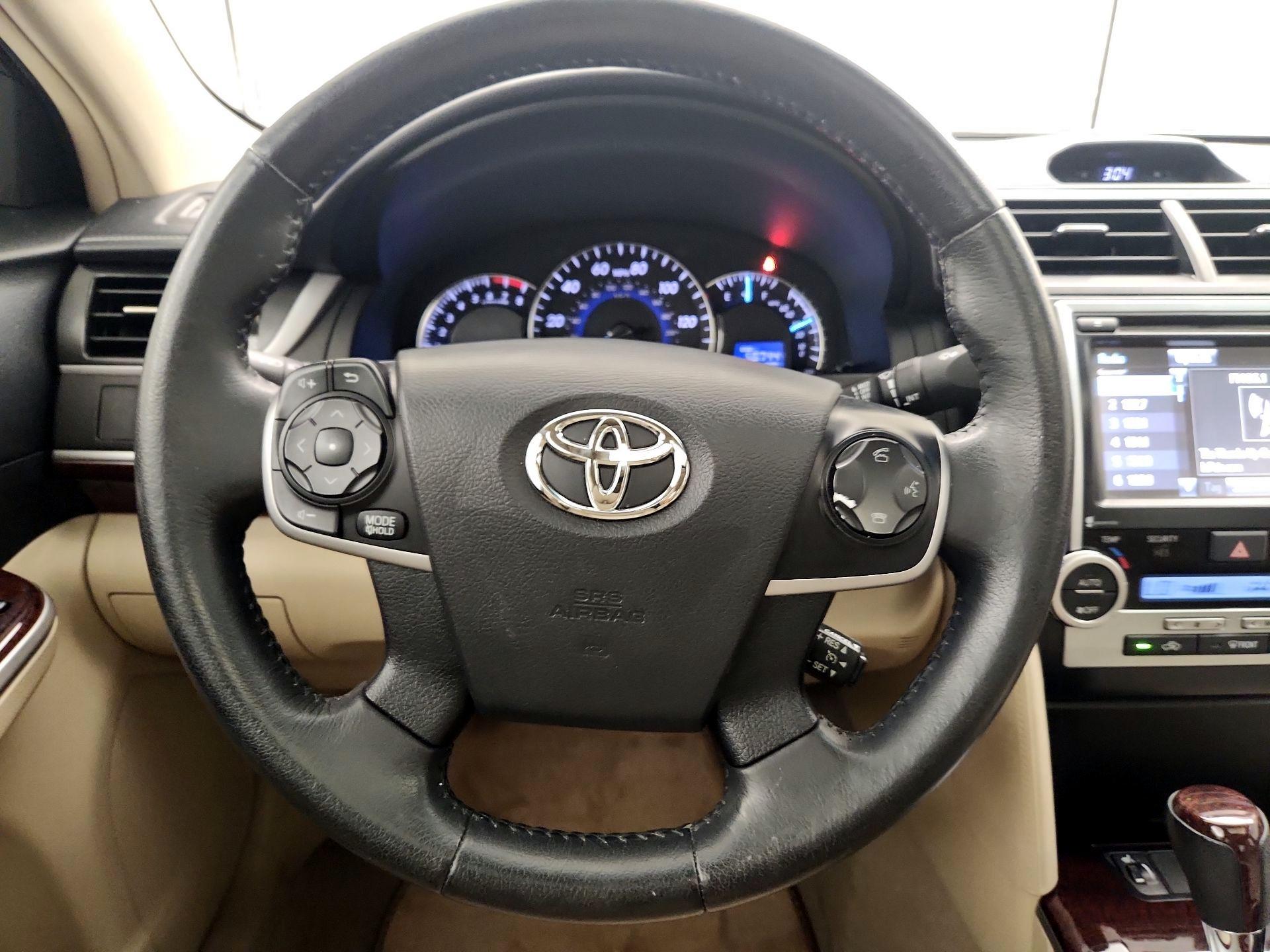 Thumbnail: 2014 Toyota Camry - 10