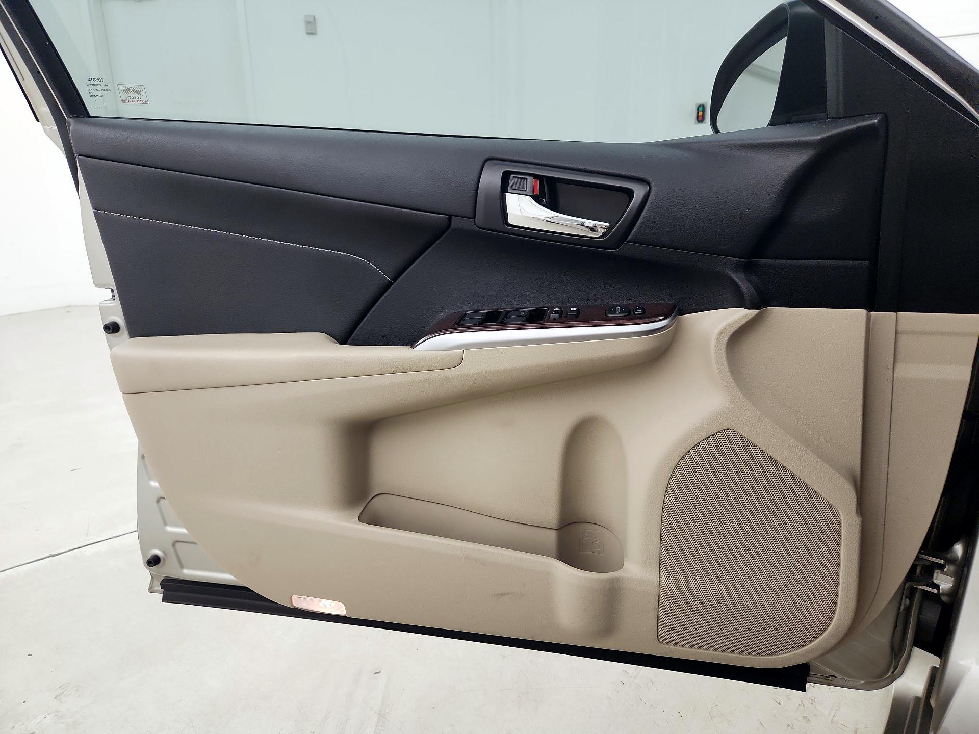 Thumbnail: 2014 Toyota Camry - 12