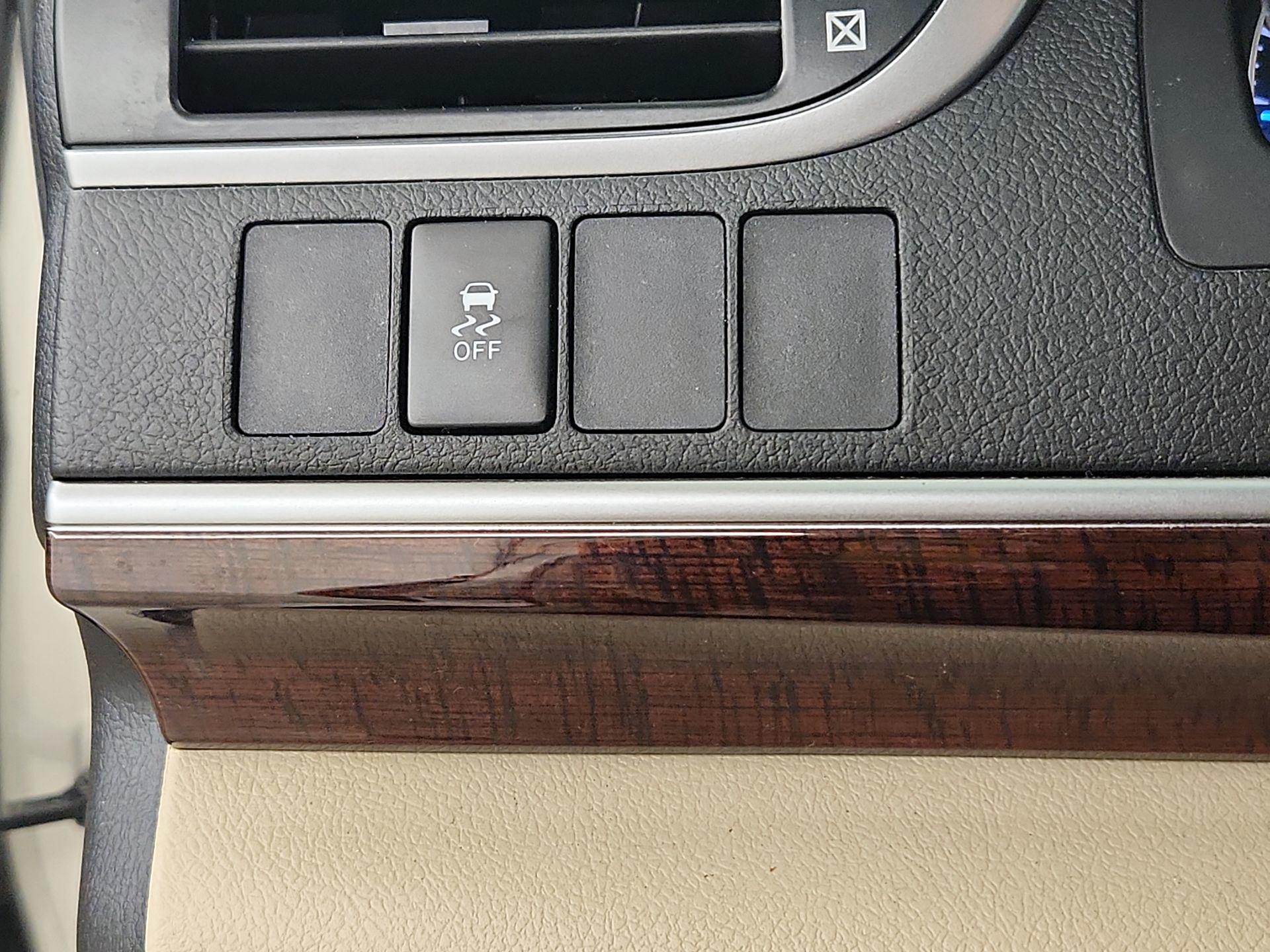 Thumbnail: 2014 Toyota Camry - 13