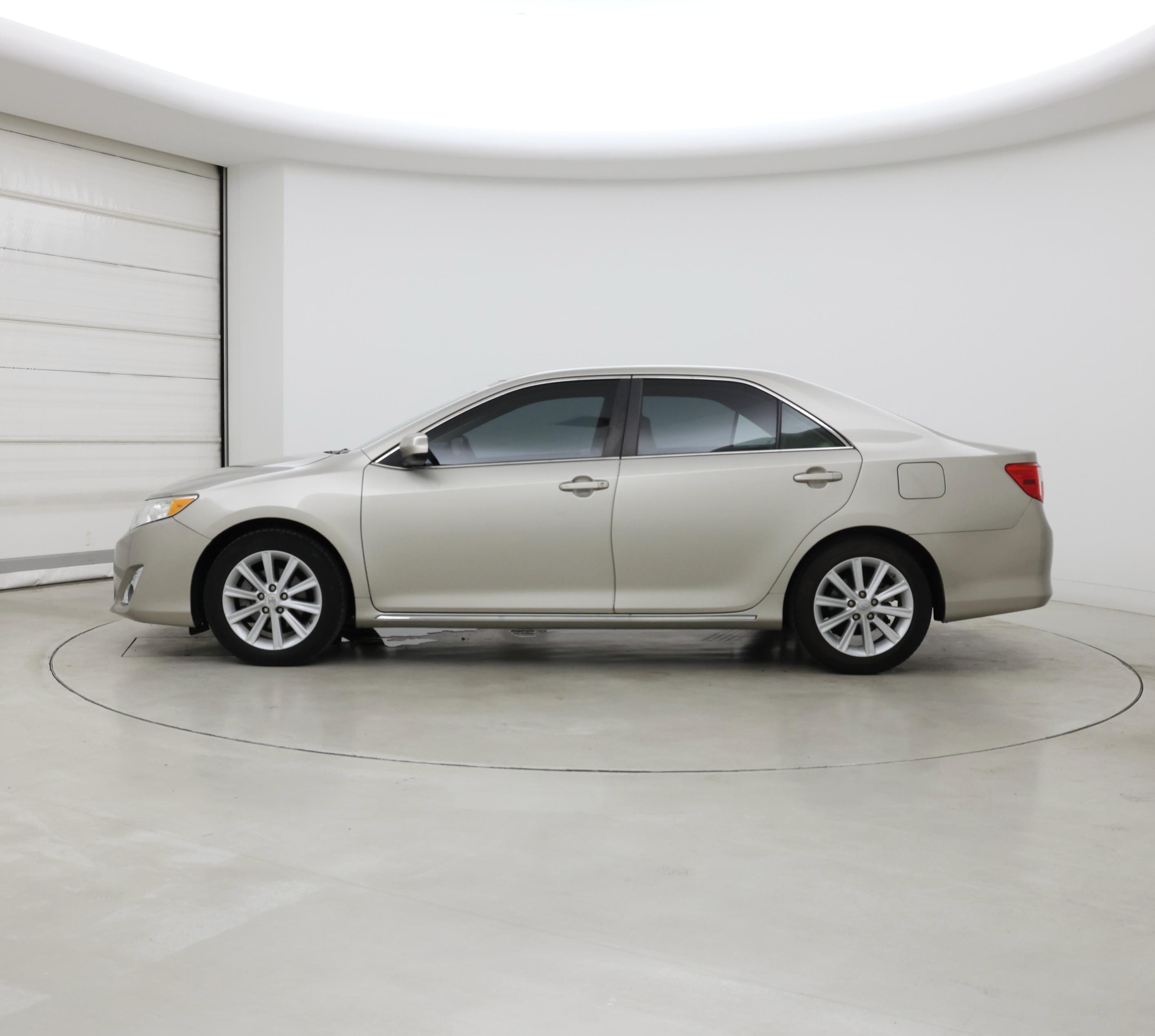 Thumbnail: 2014 Toyota Camry - 3