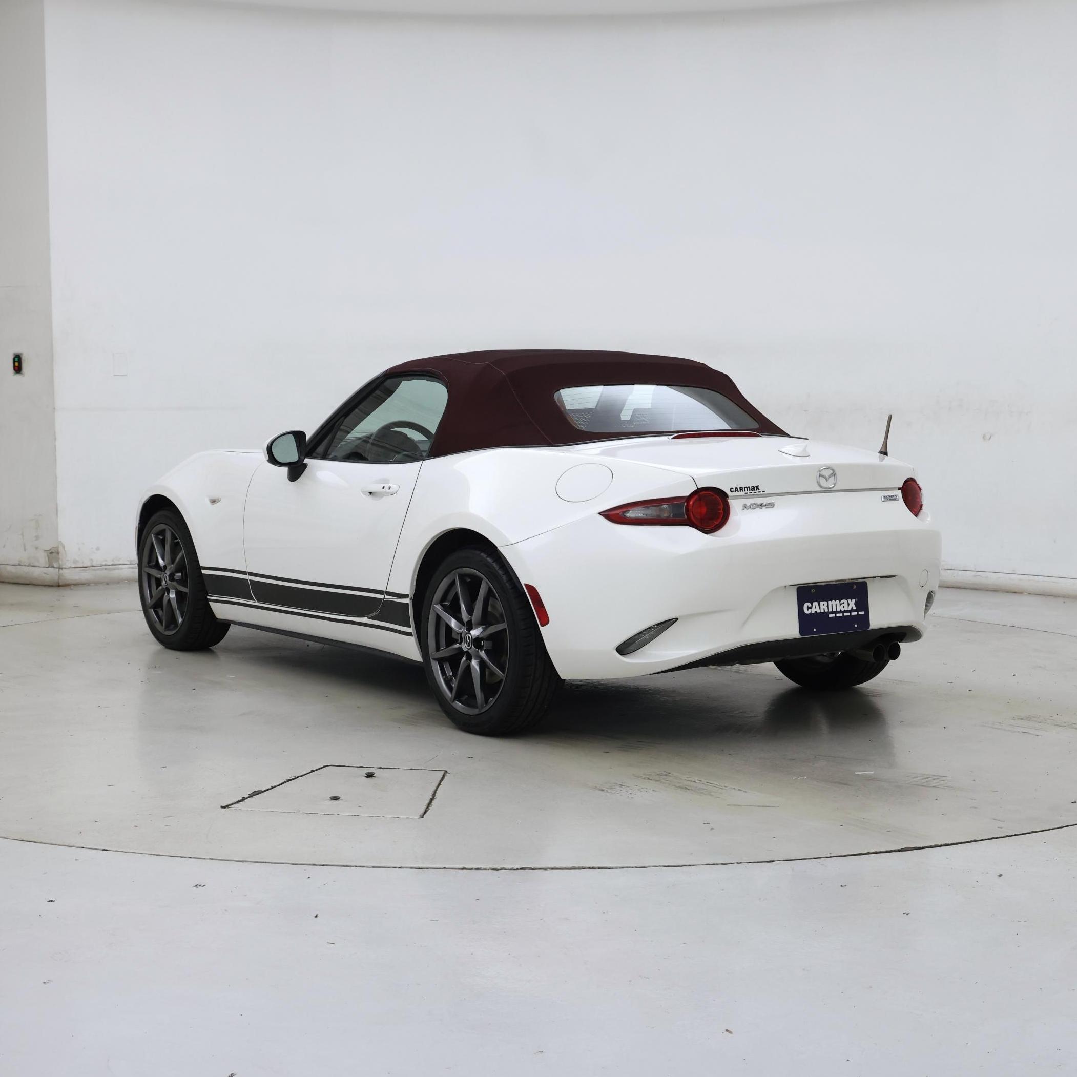 Thumbnail: 2018 Mazda MX-5 Miata - 2