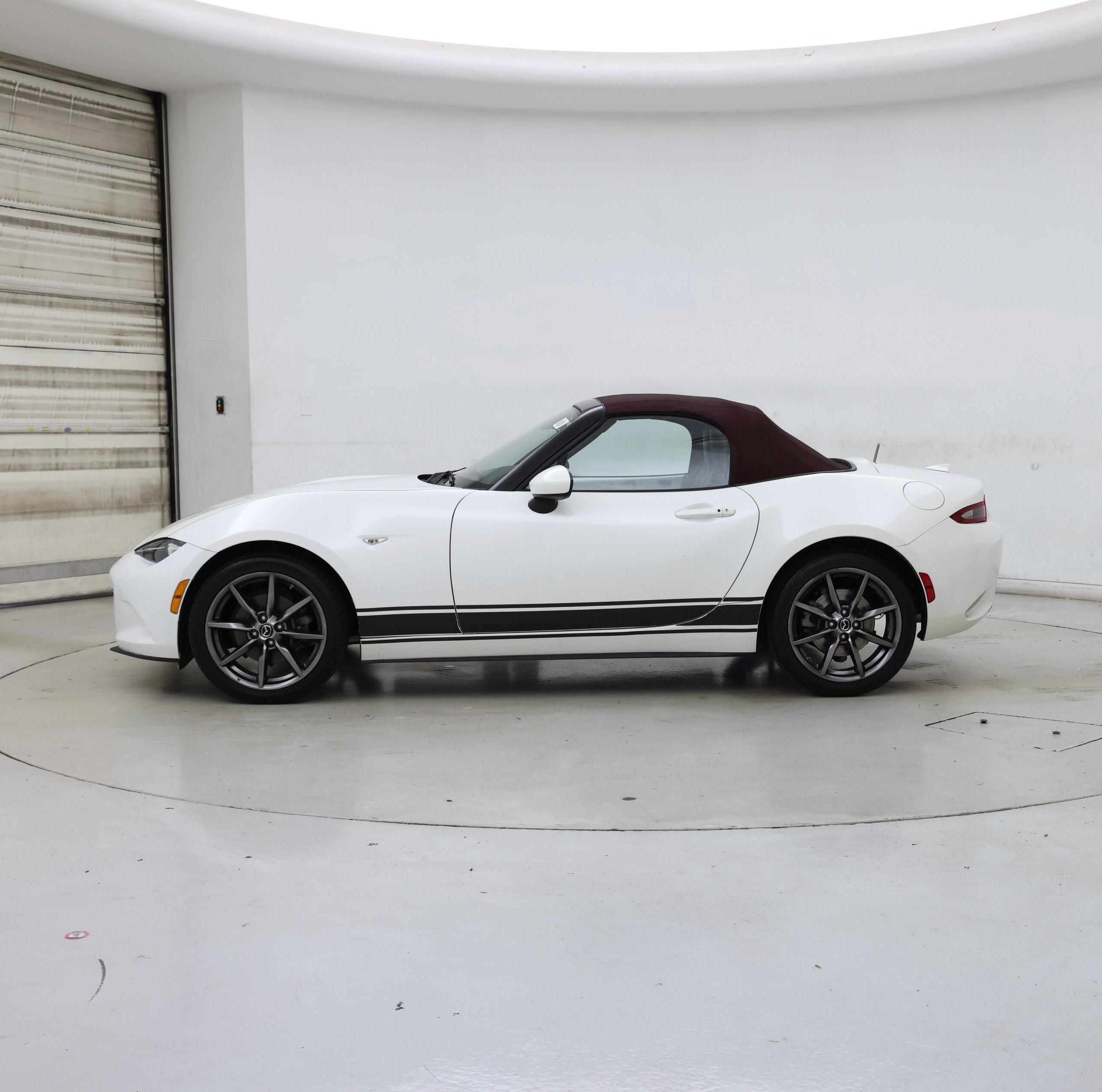 Thumbnail: 2018 Mazda MX-5 Miata - 3