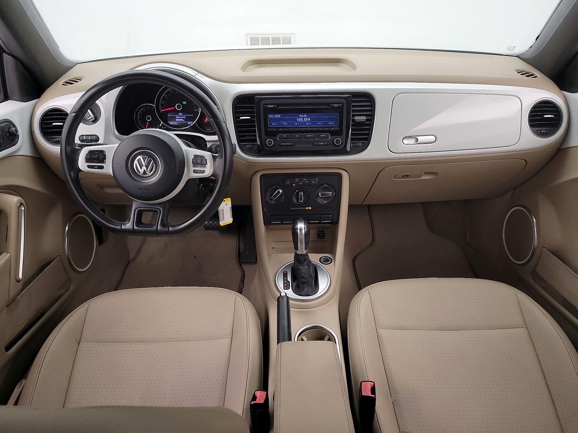 Thumbnail: 2015 Volkswagen Beetle - 9