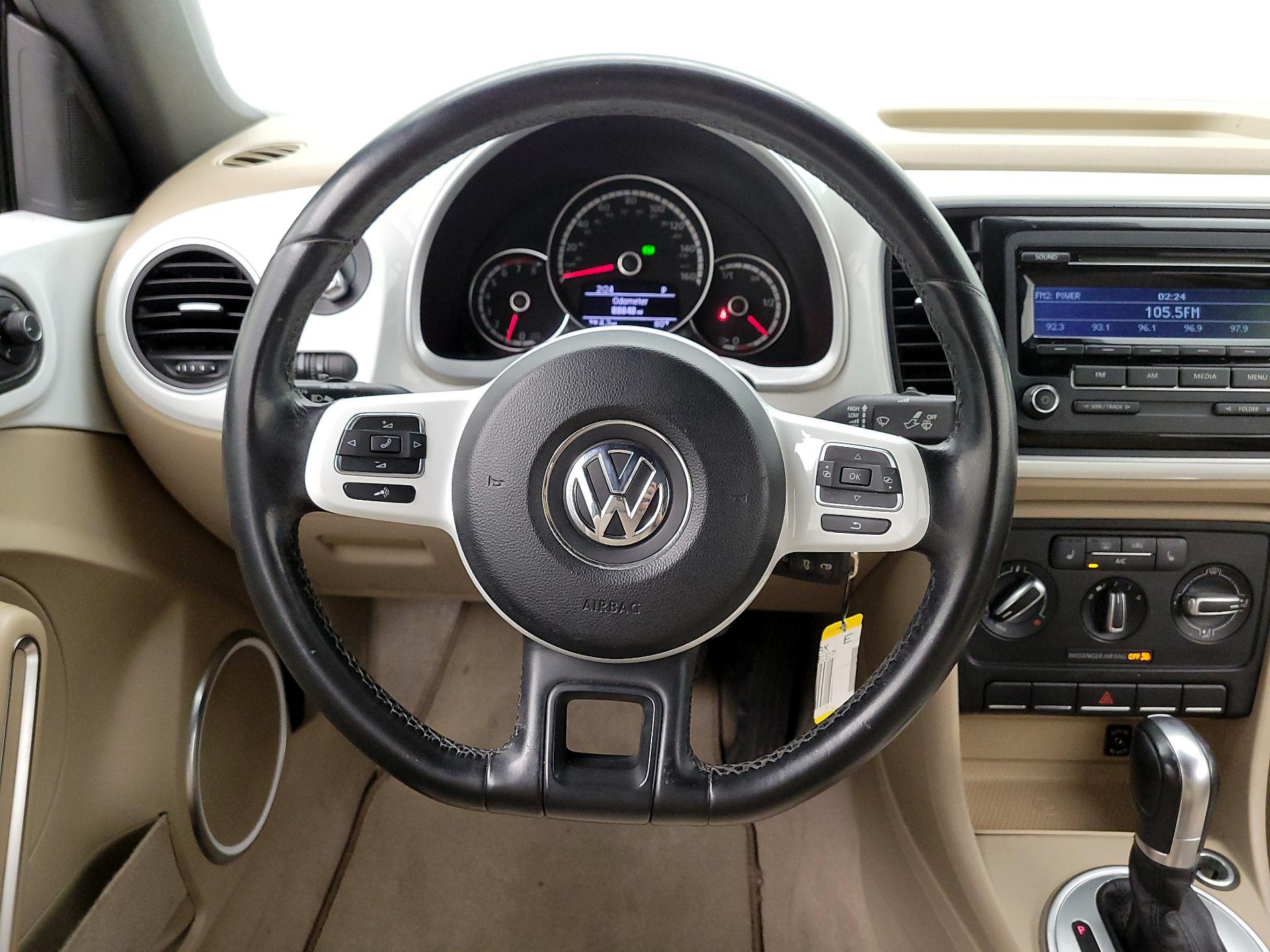 Thumbnail: 2015 Volkswagen Beetle - 10