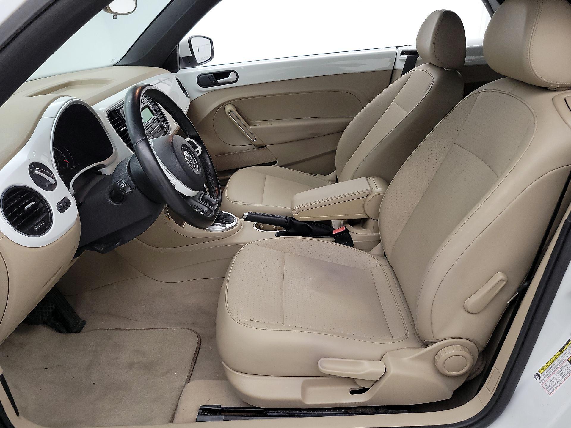 Thumbnail: 2015 Volkswagen Beetle - 11