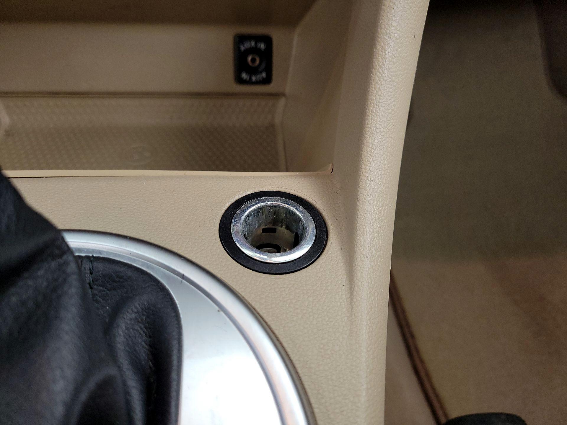 Thumbnail: 2015 Volkswagen Beetle - 17