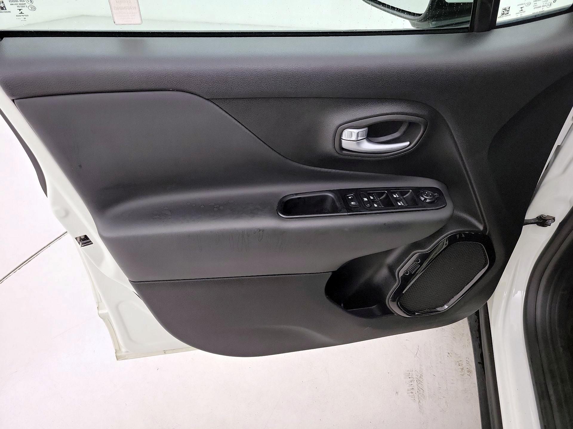 Thumbnail: 2020 Jeep Renegade - 12