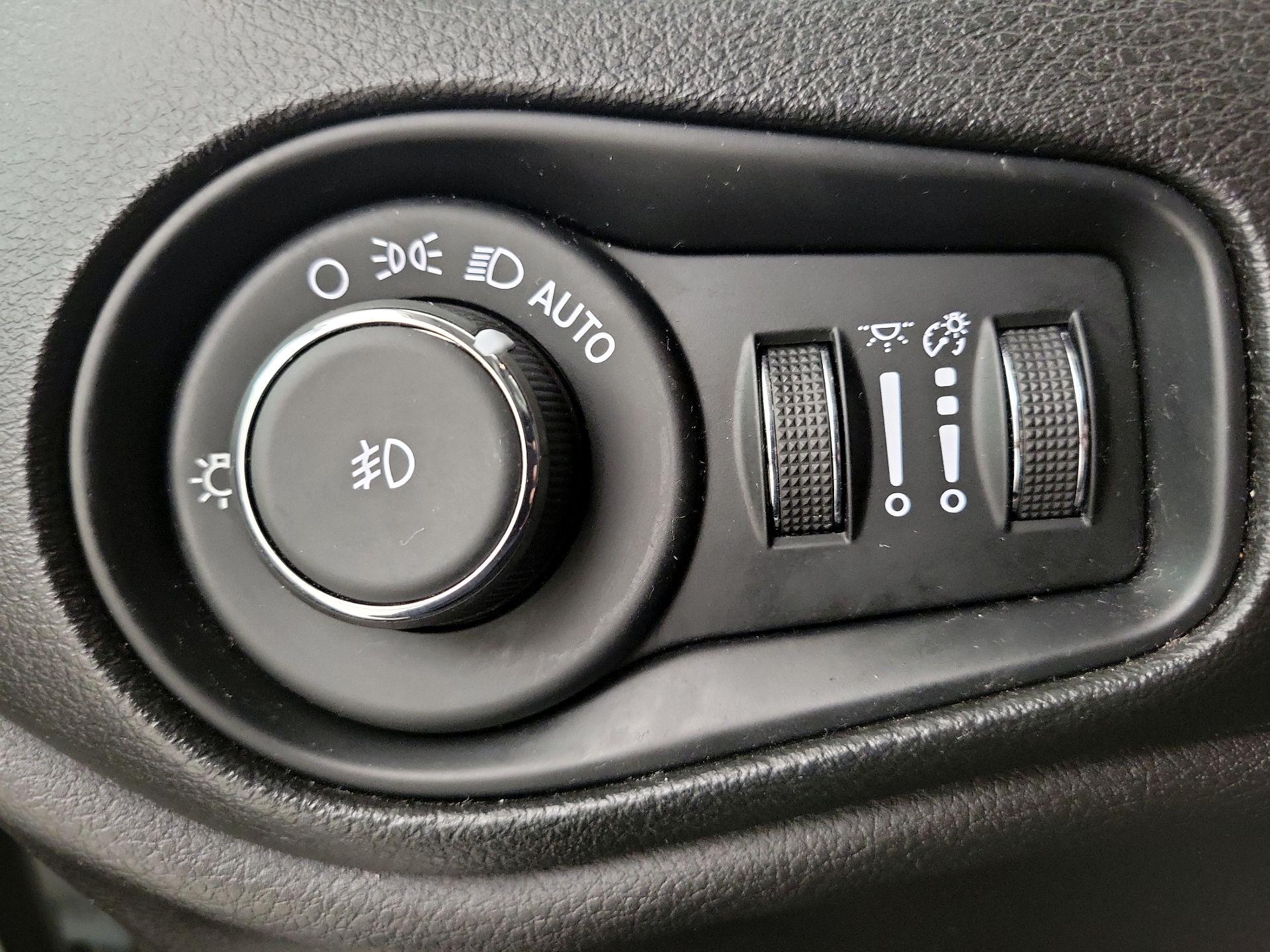 Thumbnail: 2020 Jeep Renegade - 13