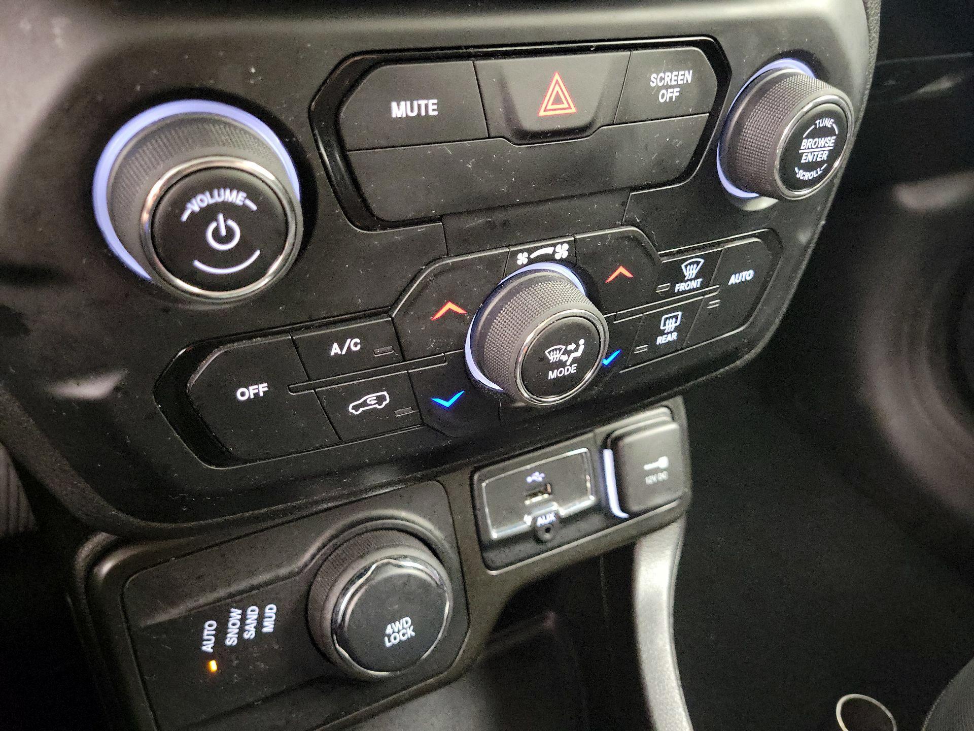 Thumbnail: 2020 Jeep Renegade - 16