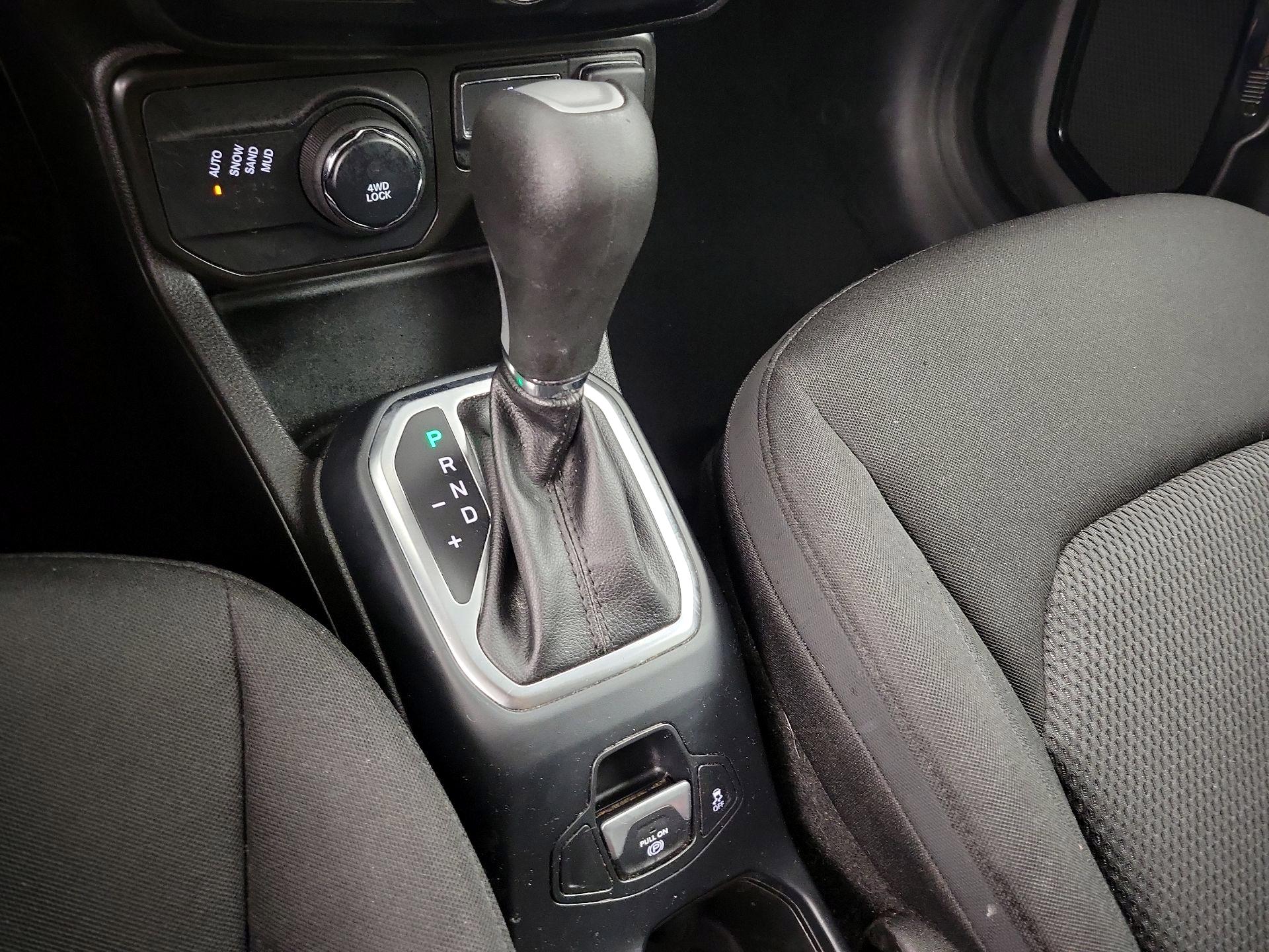 Thumbnail: 2020 Jeep Renegade - 17