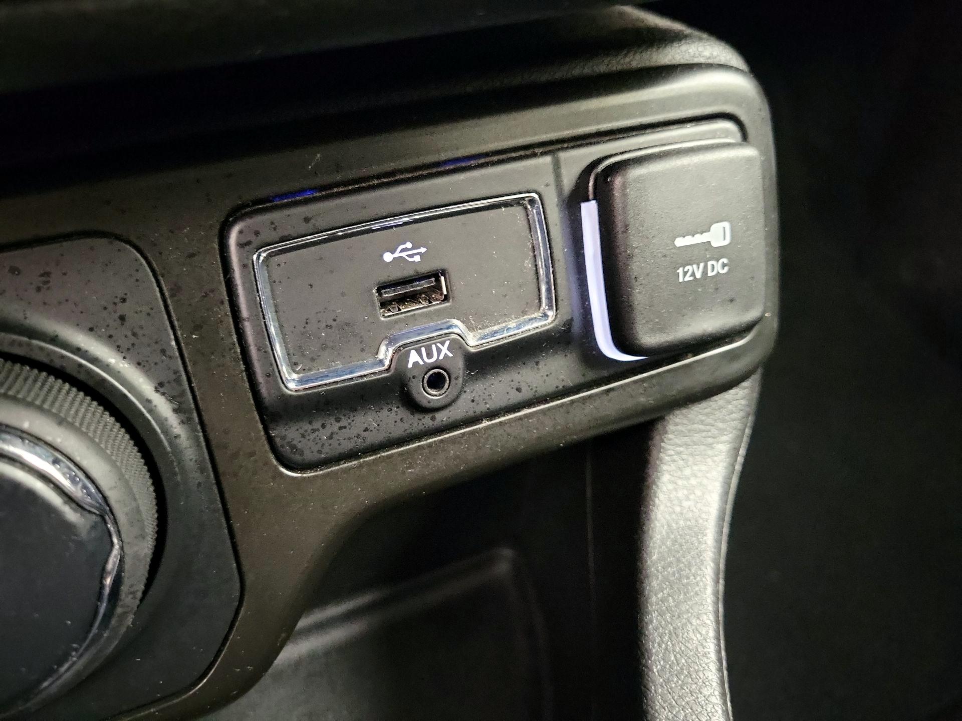 Thumbnail: 2020 Jeep Renegade - 18