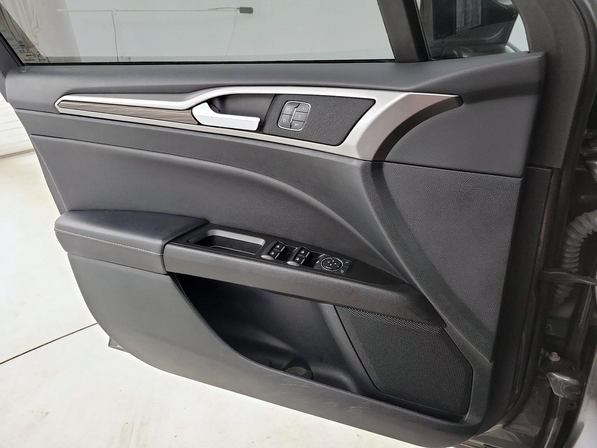 Thumbnail: 2017 Ford Fusion - 12