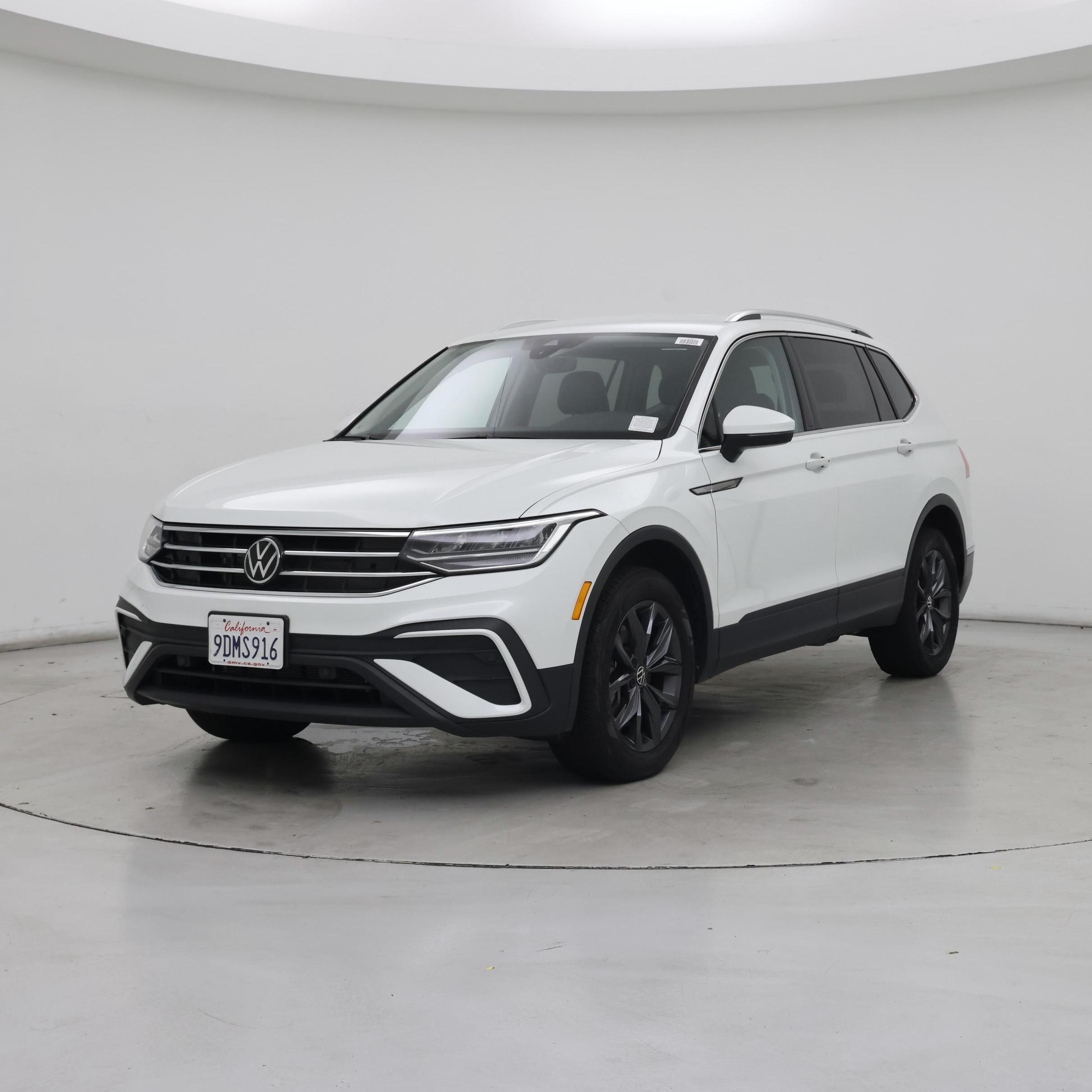 Thumbnail: 2023 Volkswagen Tiguan - 4