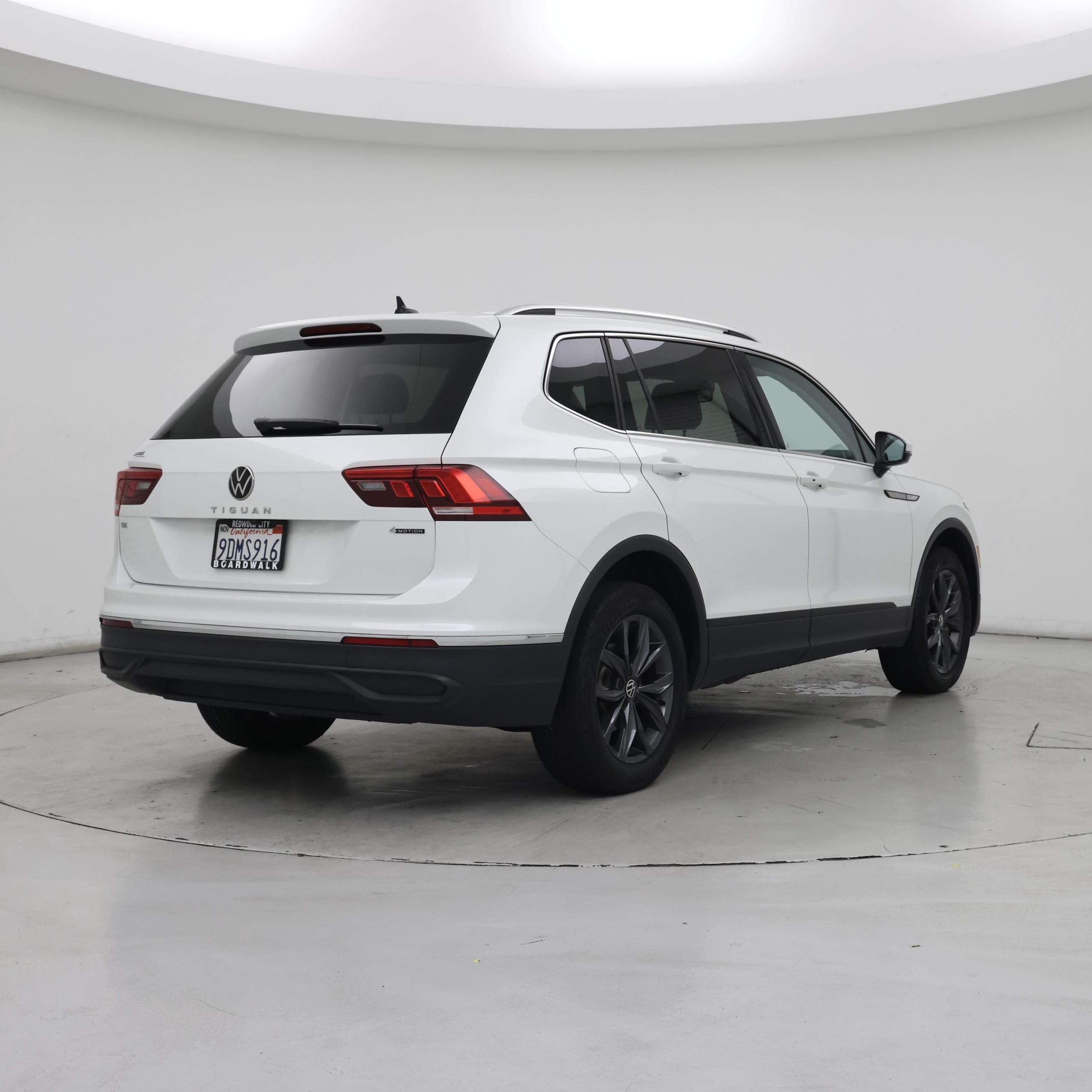 Thumbnail: 2023 Volkswagen Tiguan - 8