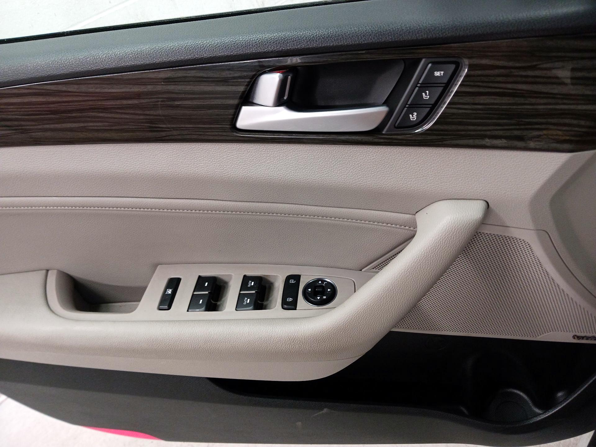 Thumbnail: 2015 Hyundai Sonata - 10