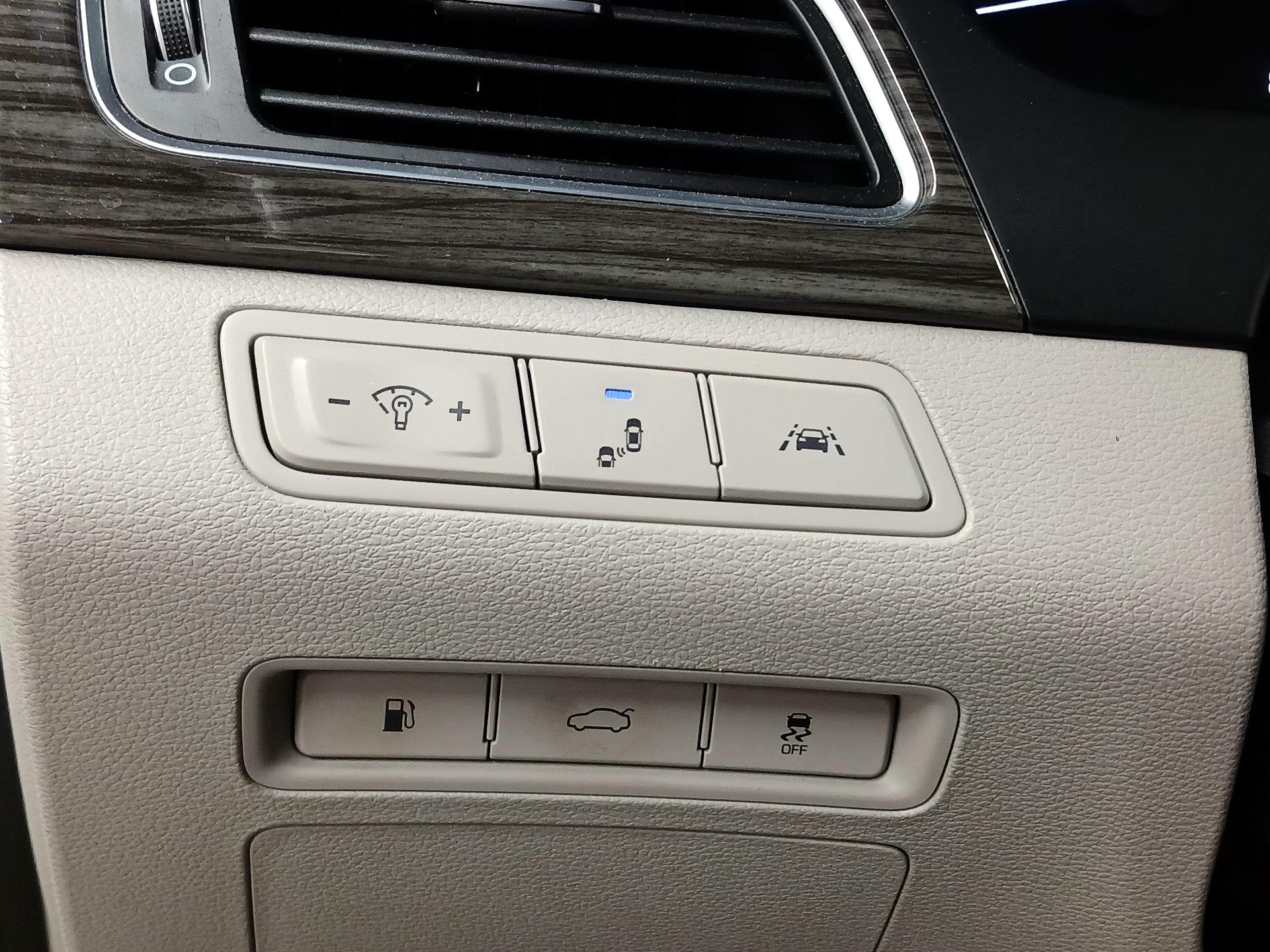 Thumbnail: 2015 Hyundai Sonata - 11