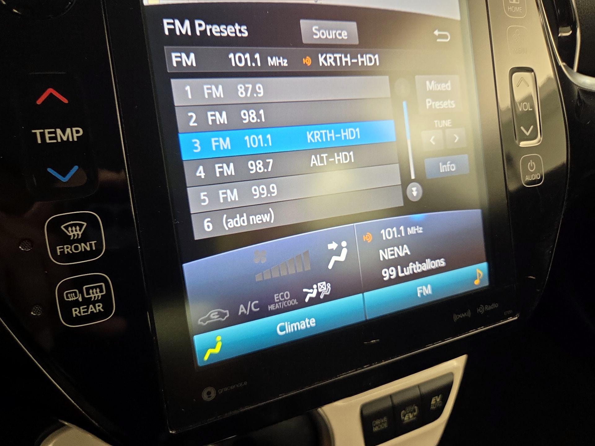 Thumbnail: 2017 Toyota Prius Prime - 16