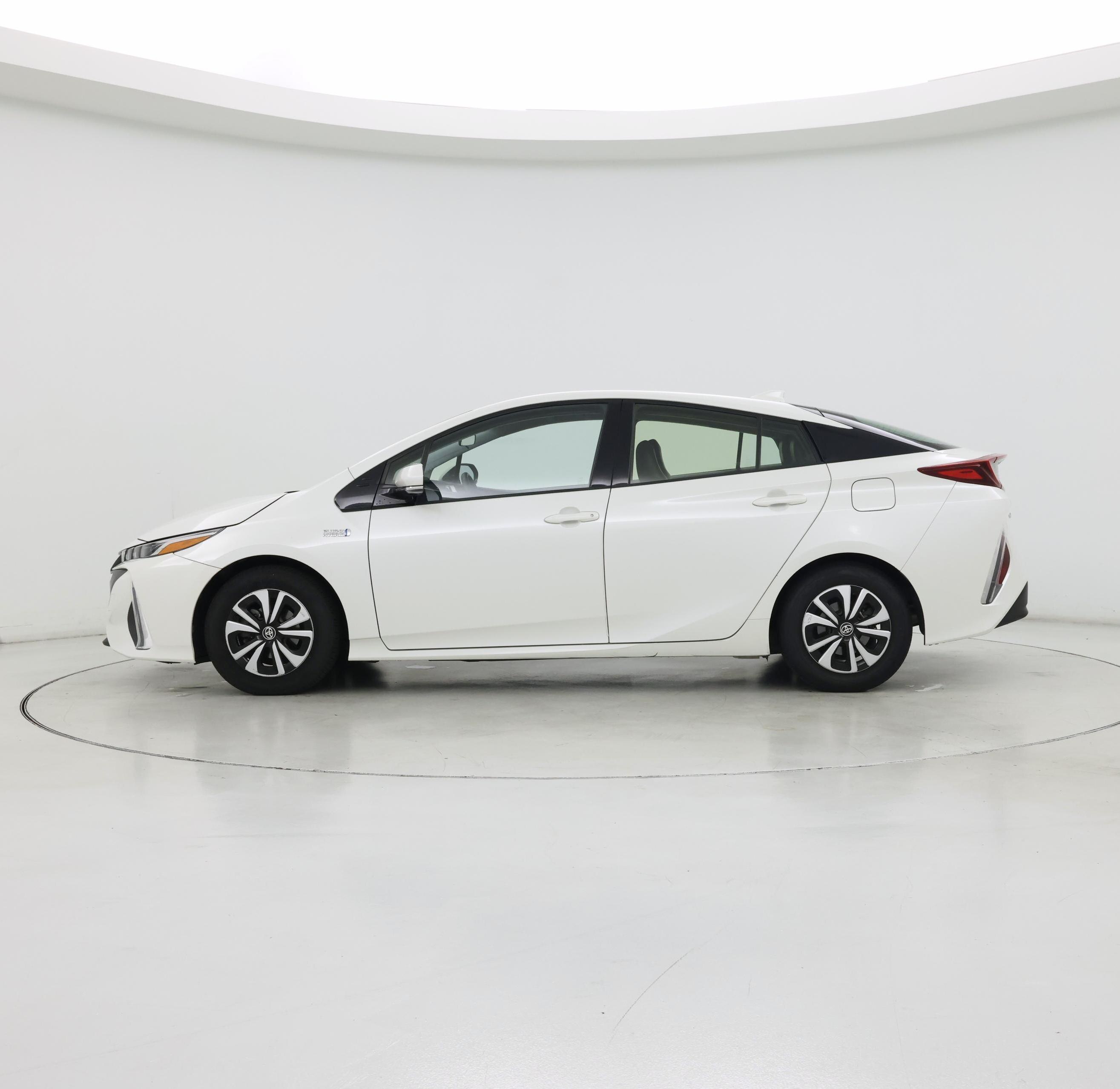 Thumbnail: 2017 Toyota Prius Prime - 3