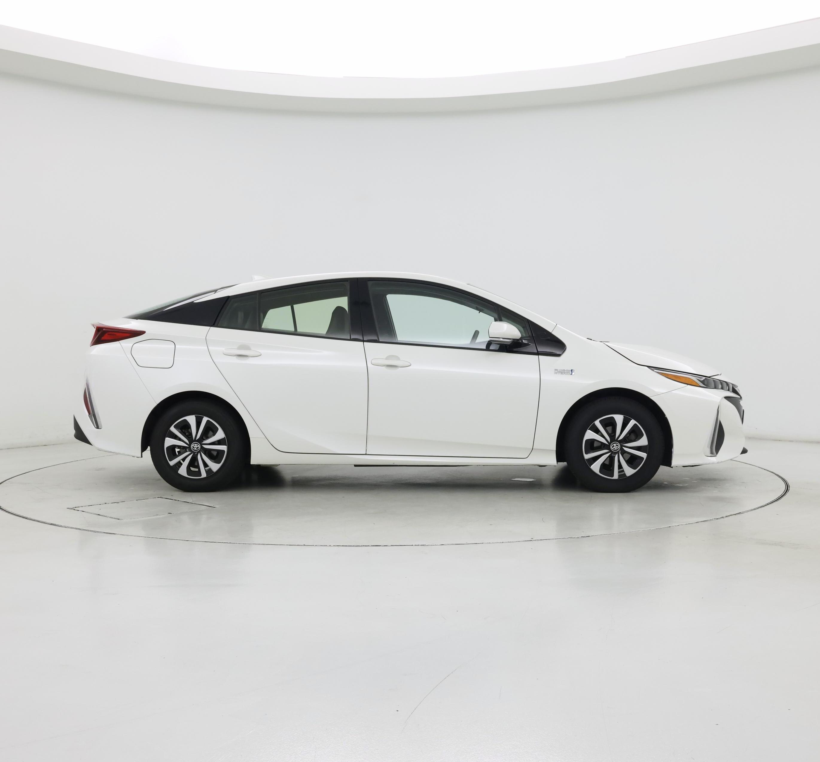 Thumbnail: 2017 Toyota Prius Prime - 7