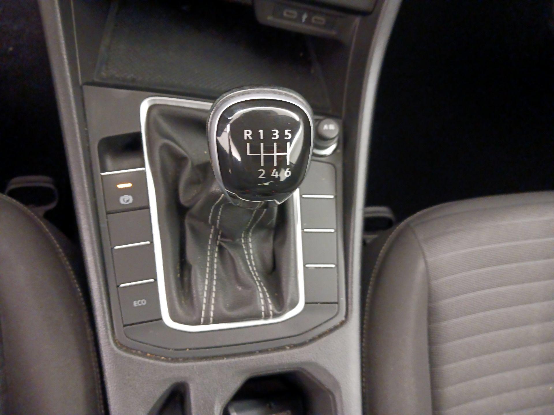 Thumbnail: 2022 Volkswagen Jetta - 17