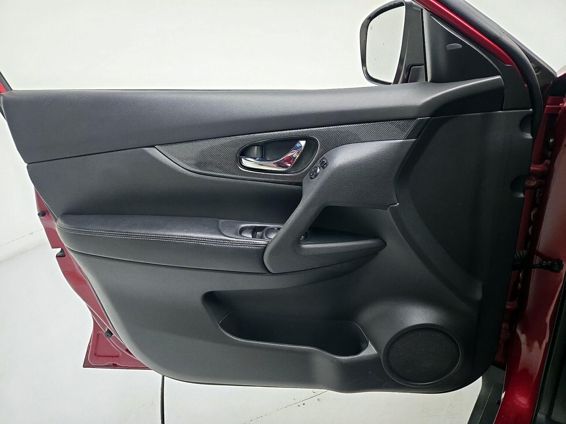 Thumbnail: 2015 Nissan Rogue - 10
