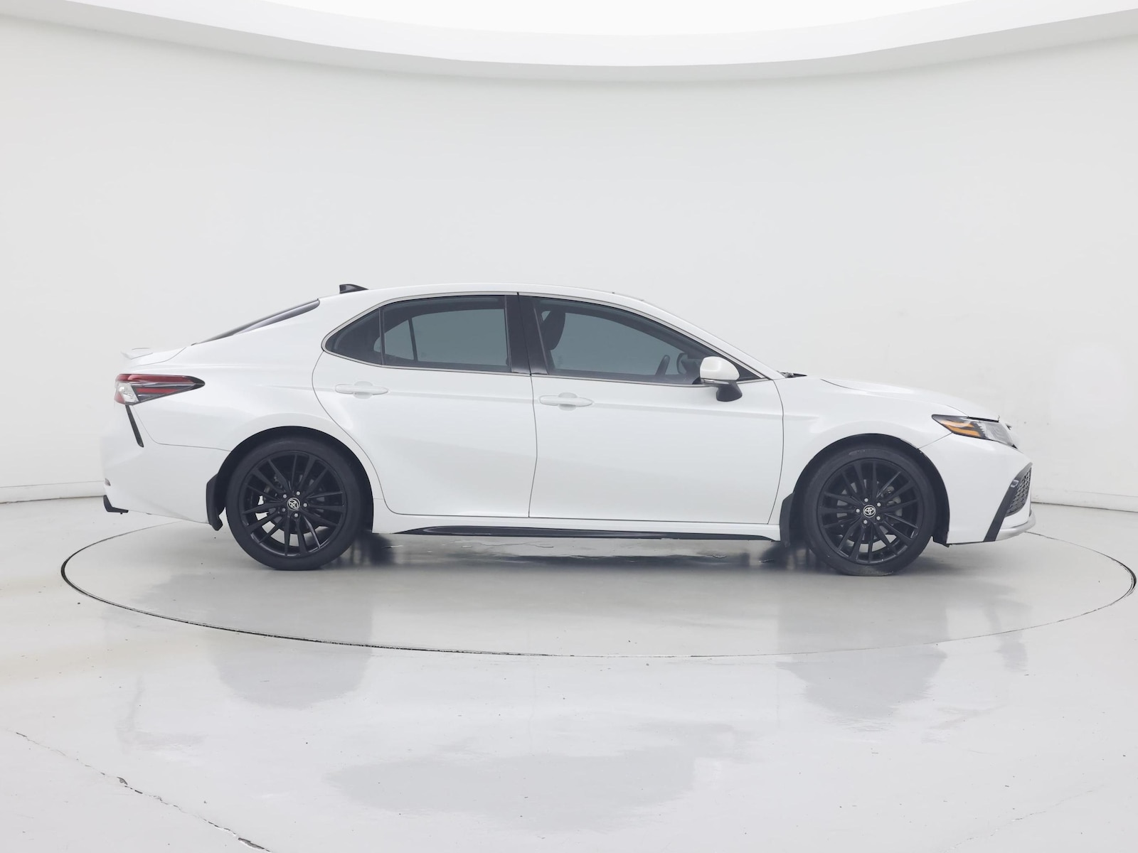 2021 Toyota Camry XSE - Photo 8