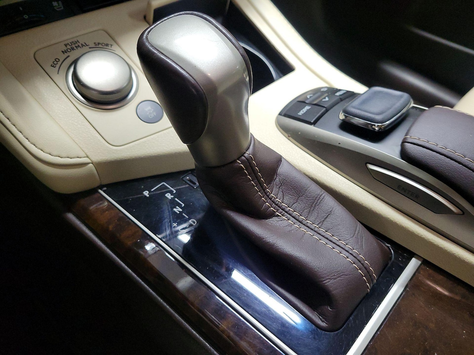 2017 Lexus ES 350 - Photo 19