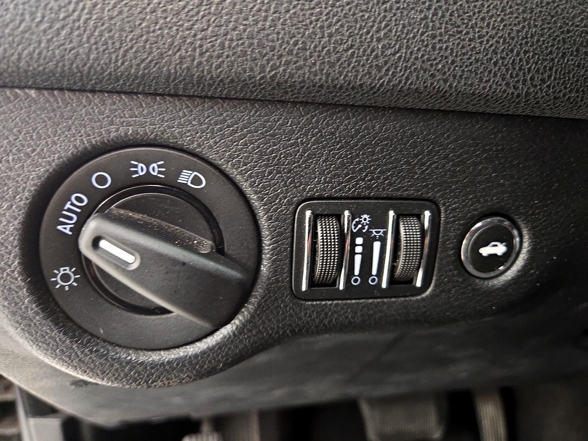 Thumbnail: 2016 Dodge Charger - 13