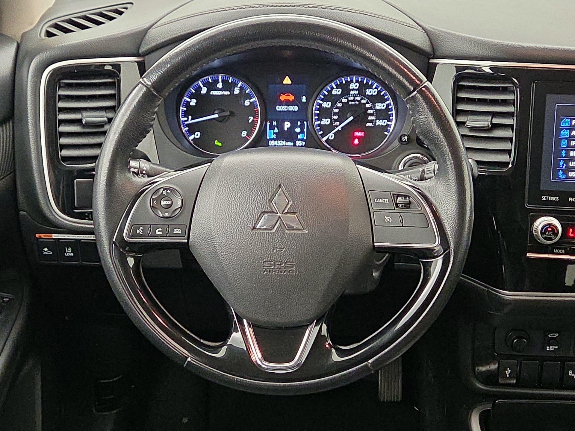 Thumbnail: 2020 Mitsubishi Outlander - 10