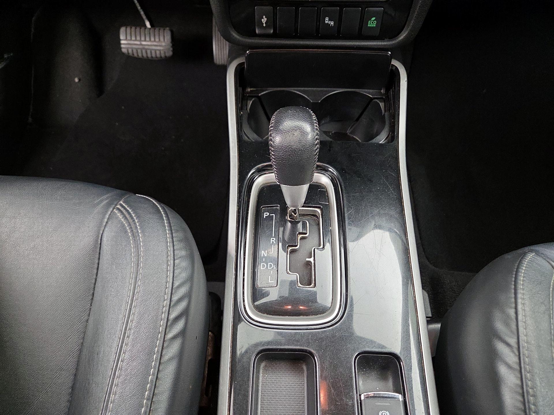 Thumbnail: 2020 Mitsubishi Outlander - 17