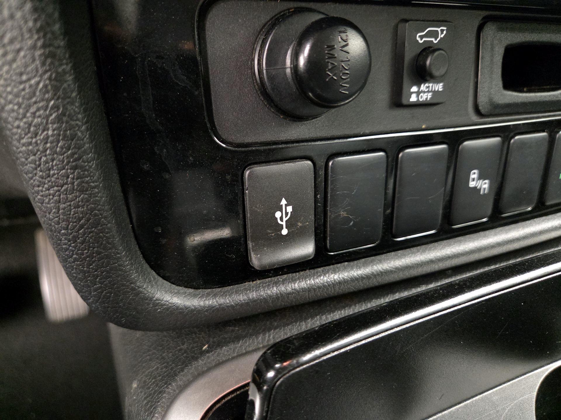 Thumbnail: 2020 Mitsubishi Outlander - 18
