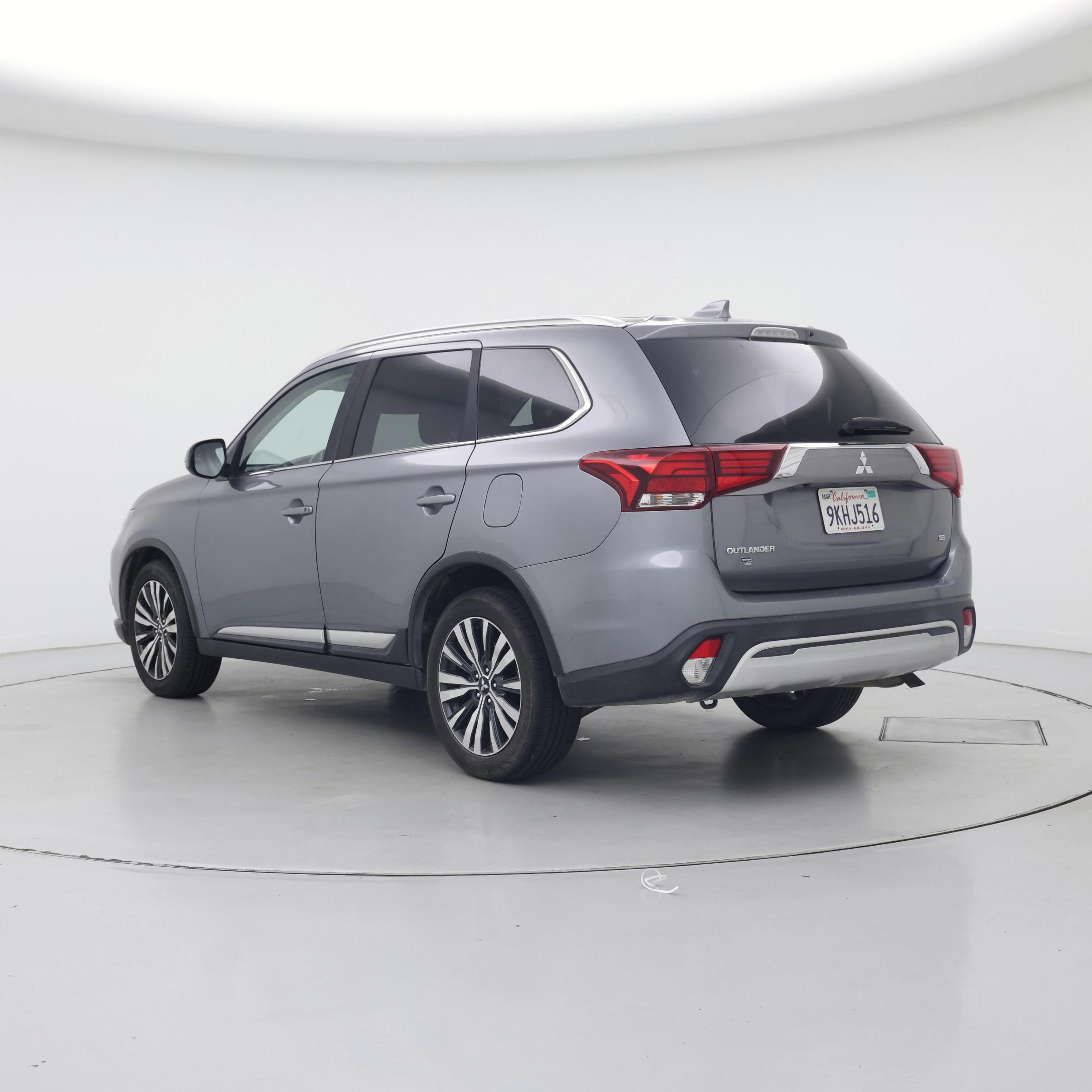 Thumbnail: 2020 Mitsubishi Outlander - 2