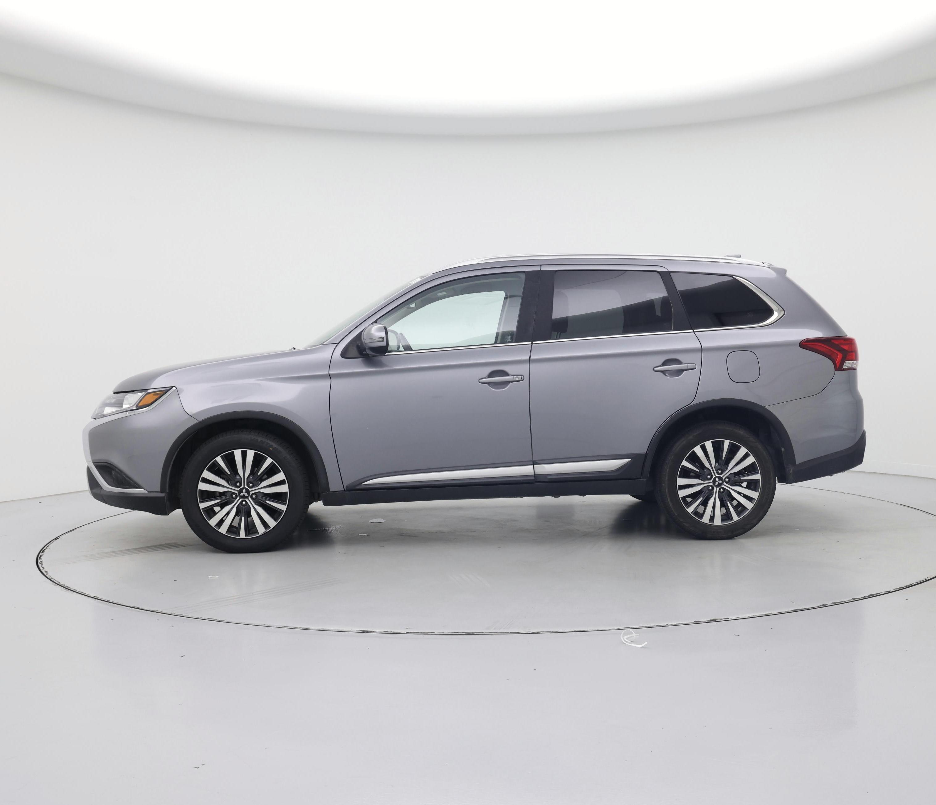 Thumbnail: 2020 Mitsubishi Outlander - 3