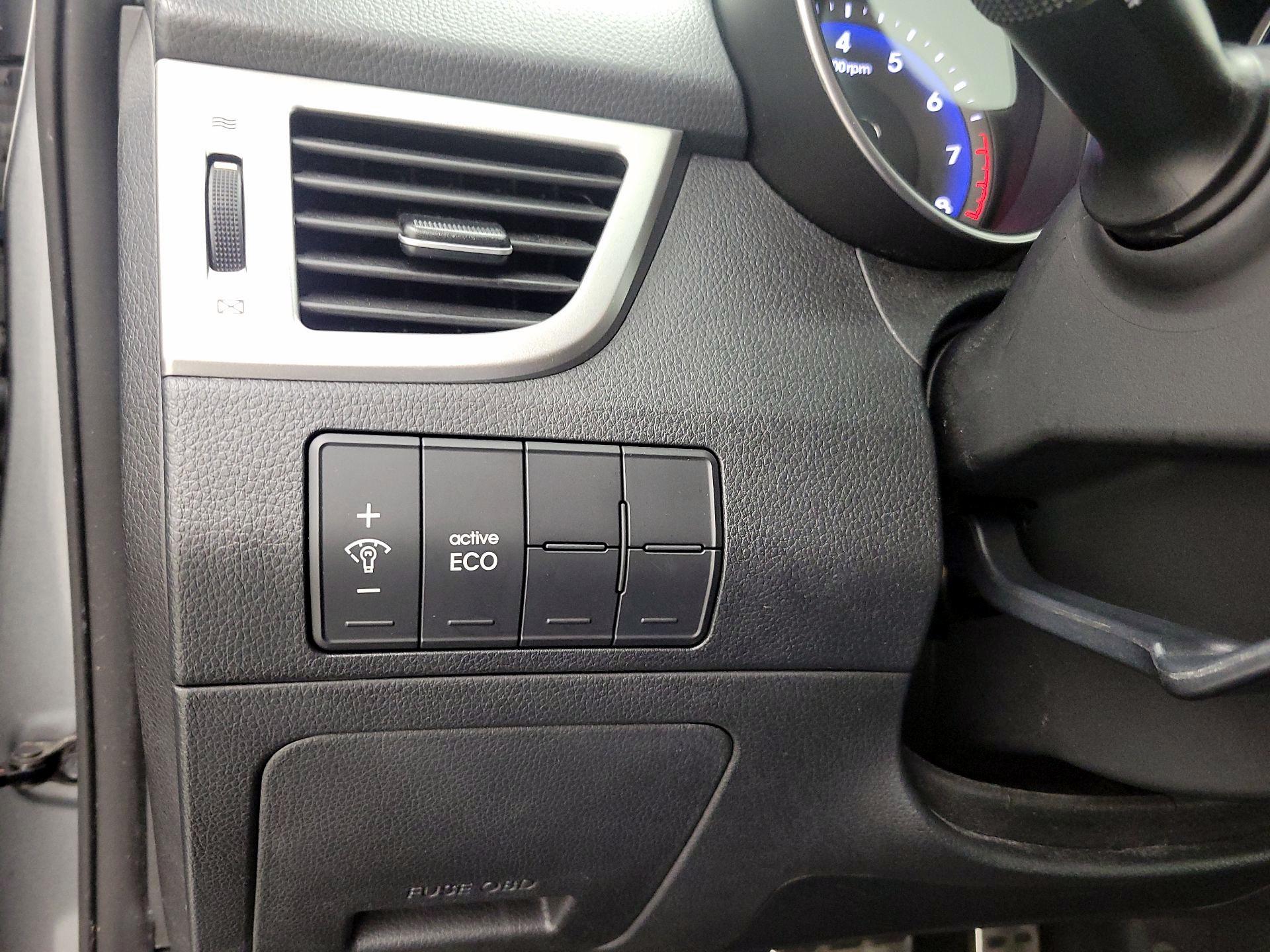 Thumbnail: 2016 Hyundai Elantra - 13
