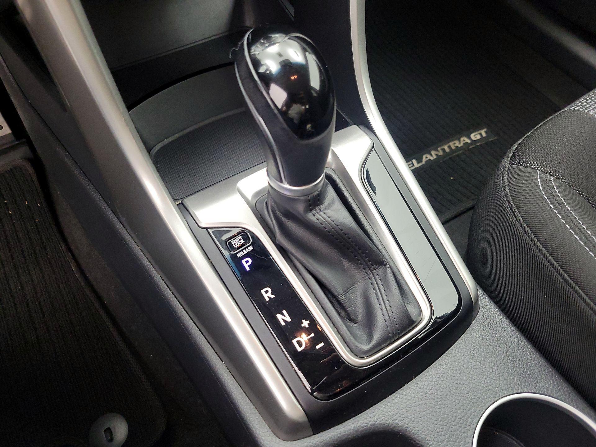 Thumbnail: 2016 Hyundai Elantra - 16