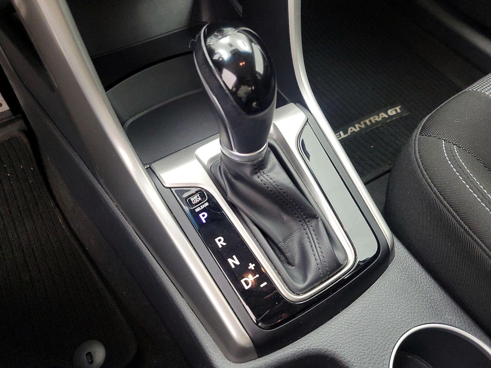 2016 Hyundai Elantra GT Base - Photo 17
