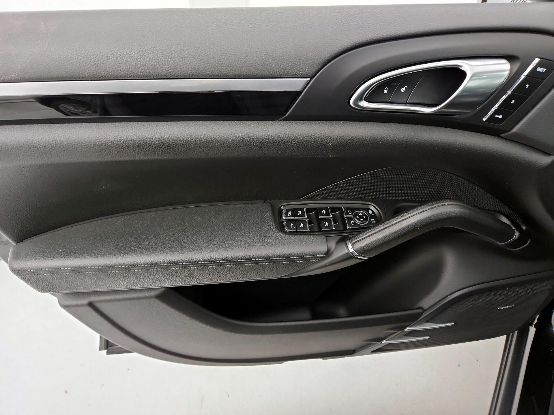 Thumbnail: 2016 Porsche Cayenne - 12