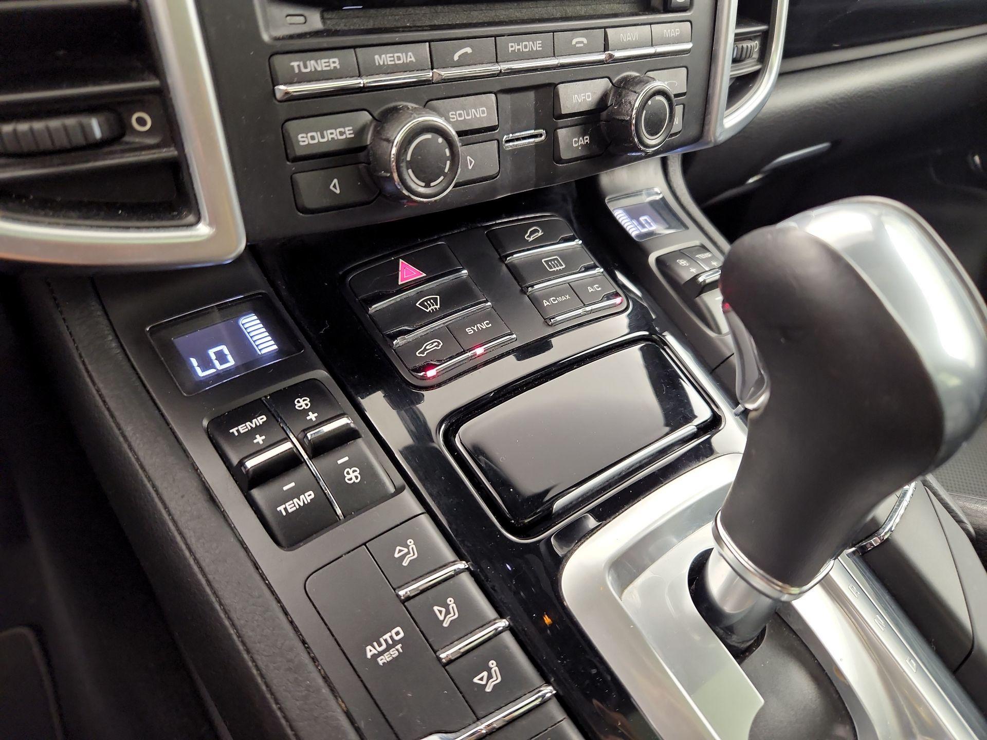 Thumbnail: 2016 Porsche Cayenne - 16