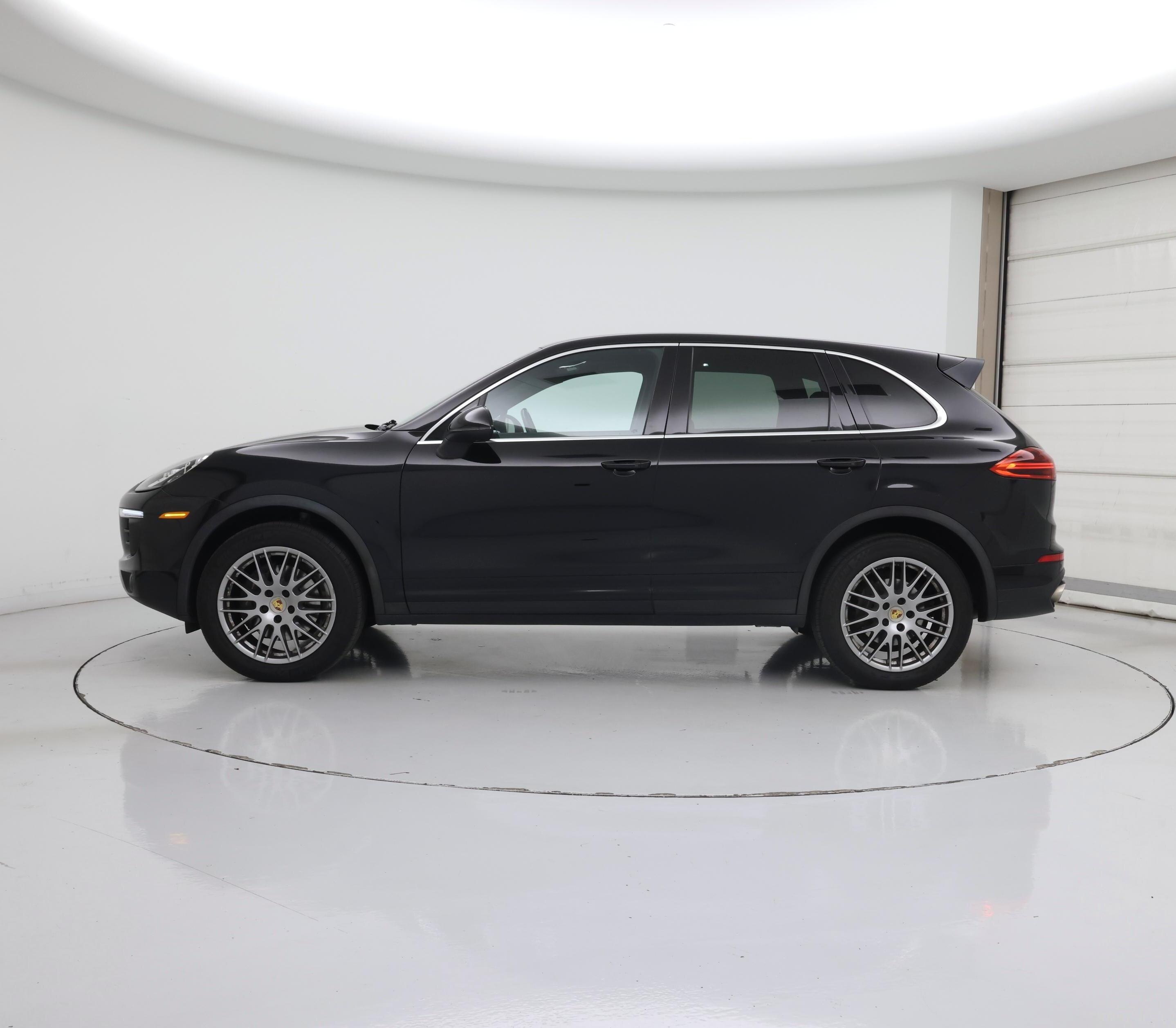 Thumbnail: 2016 Porsche Cayenne - 3